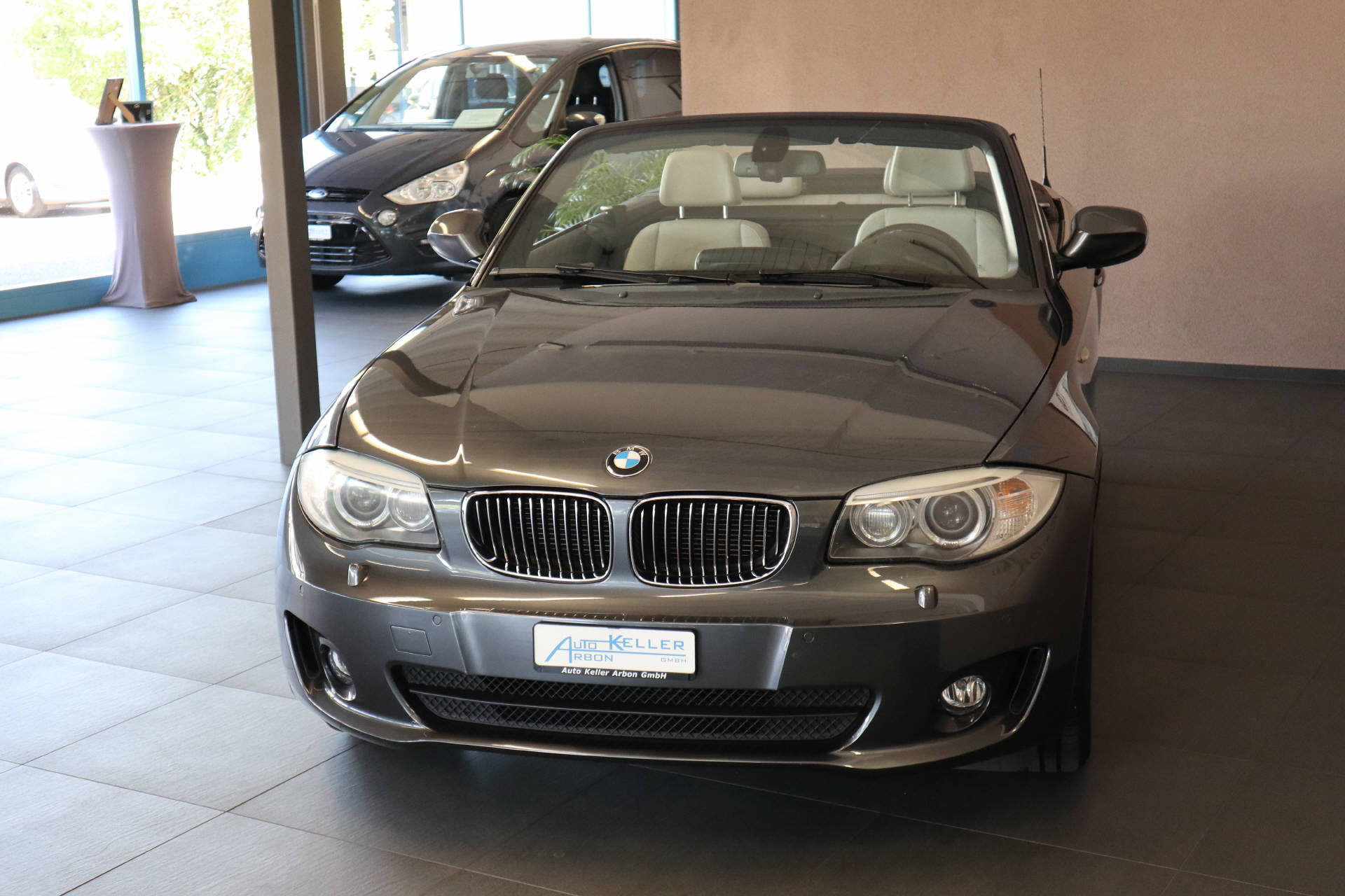 BMW 125i Cabrio-image-4