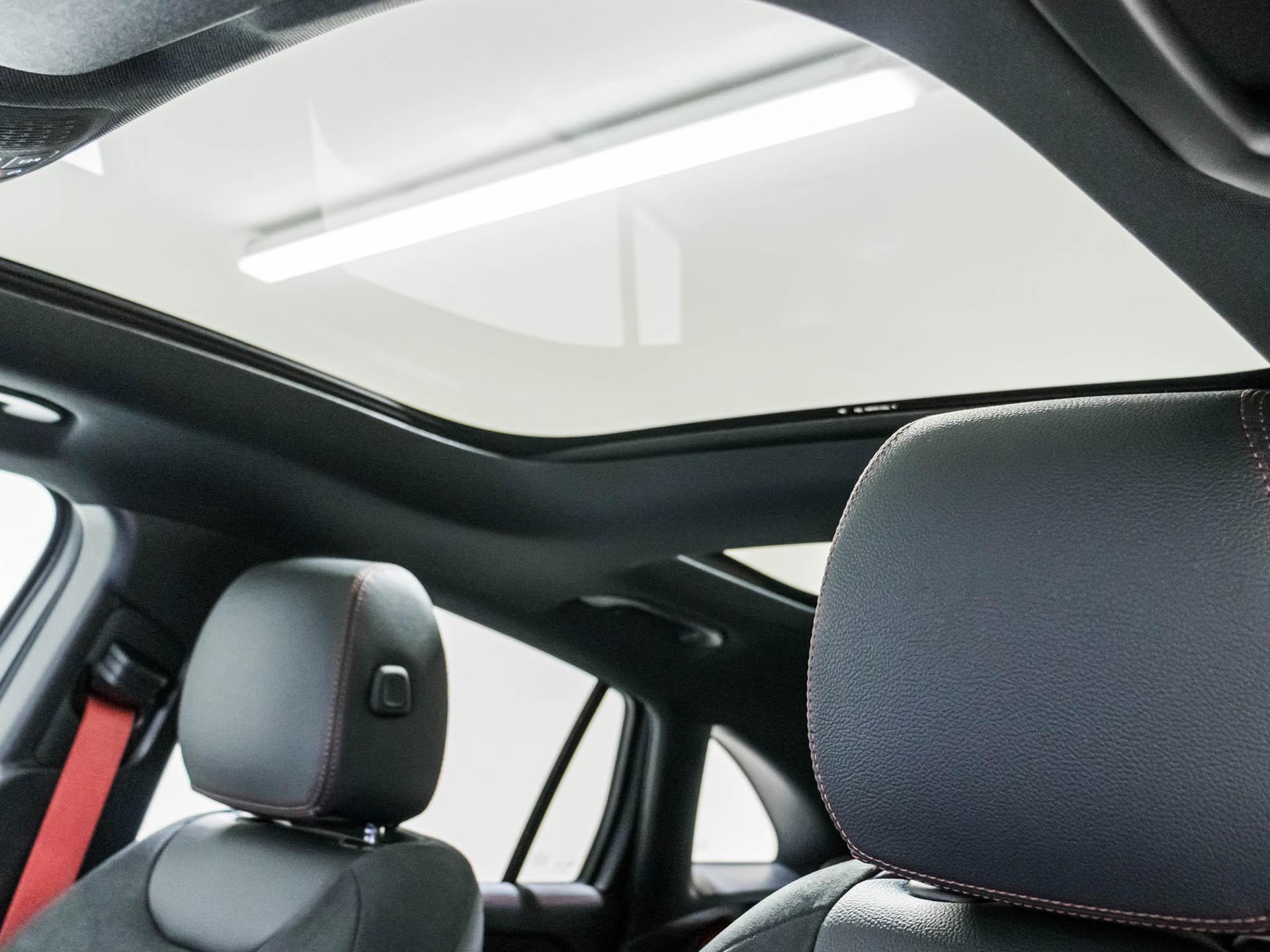 MERCEDES-BENZ GLA 45 AMG S 4MATIC+-image-8