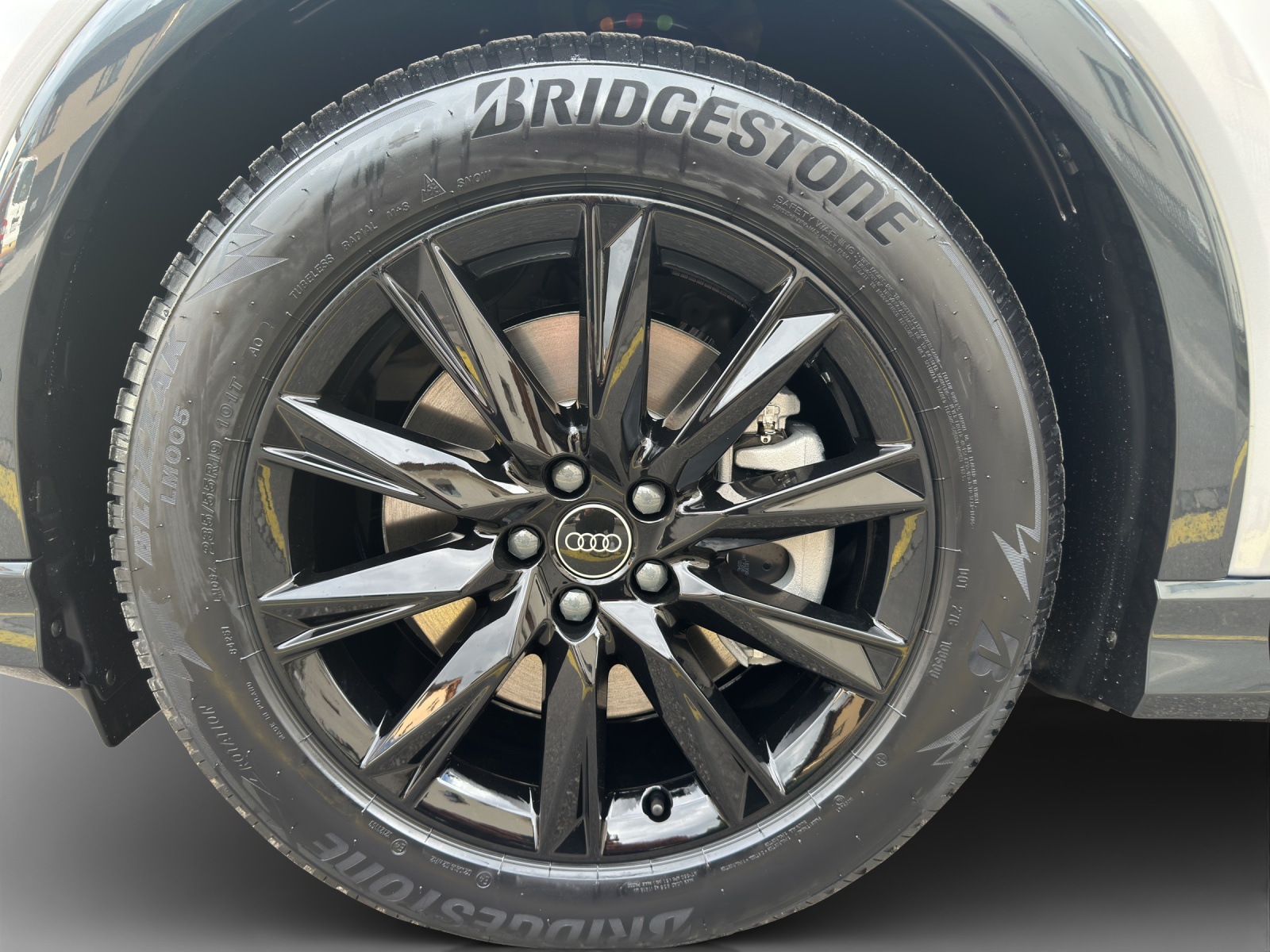 AUDI Q4 e-tron 45 Edition Swiss Ski quattro-image-14