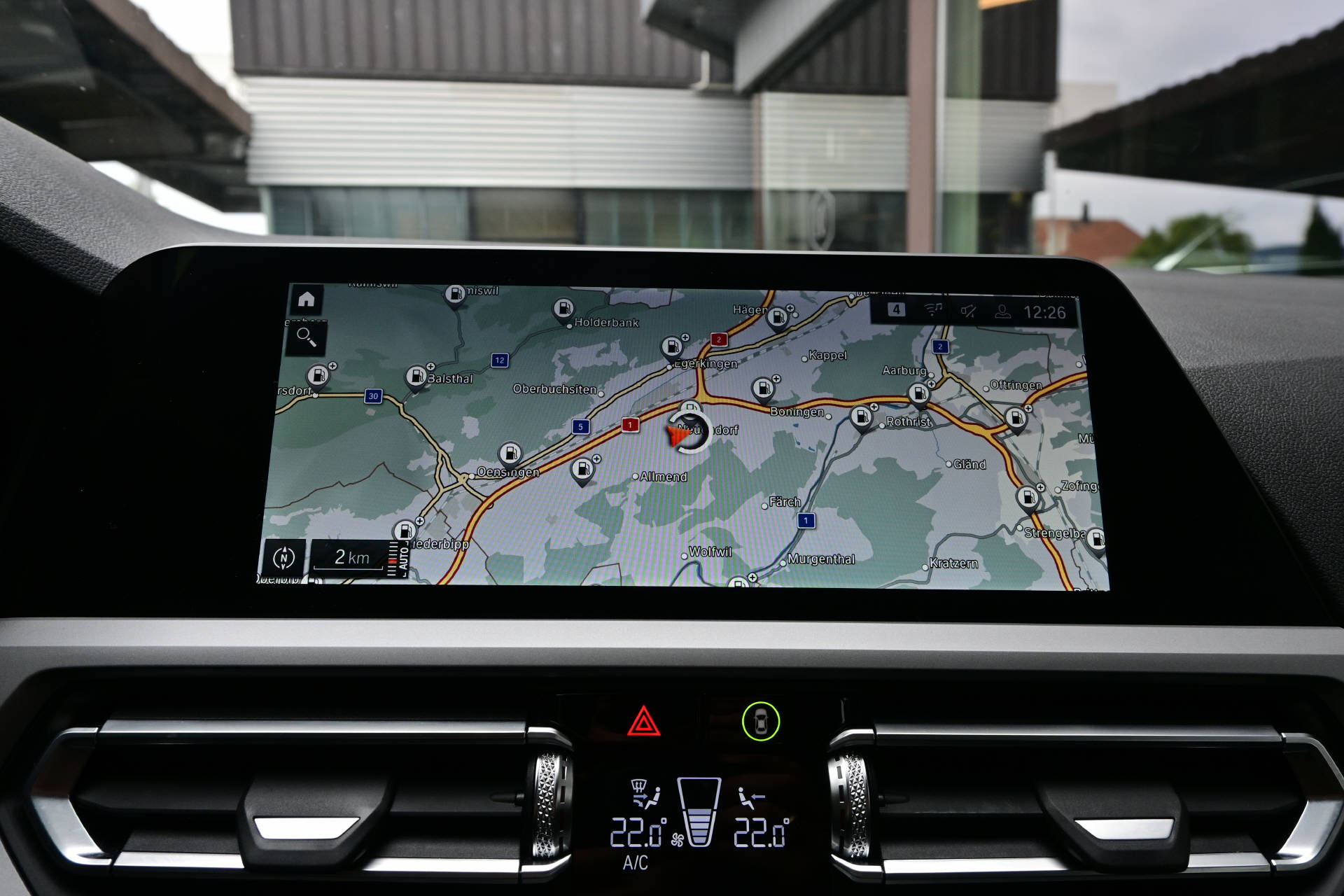 BMW 320d xDrive Touring *HUD*AHK*Laser-Light*-image-13