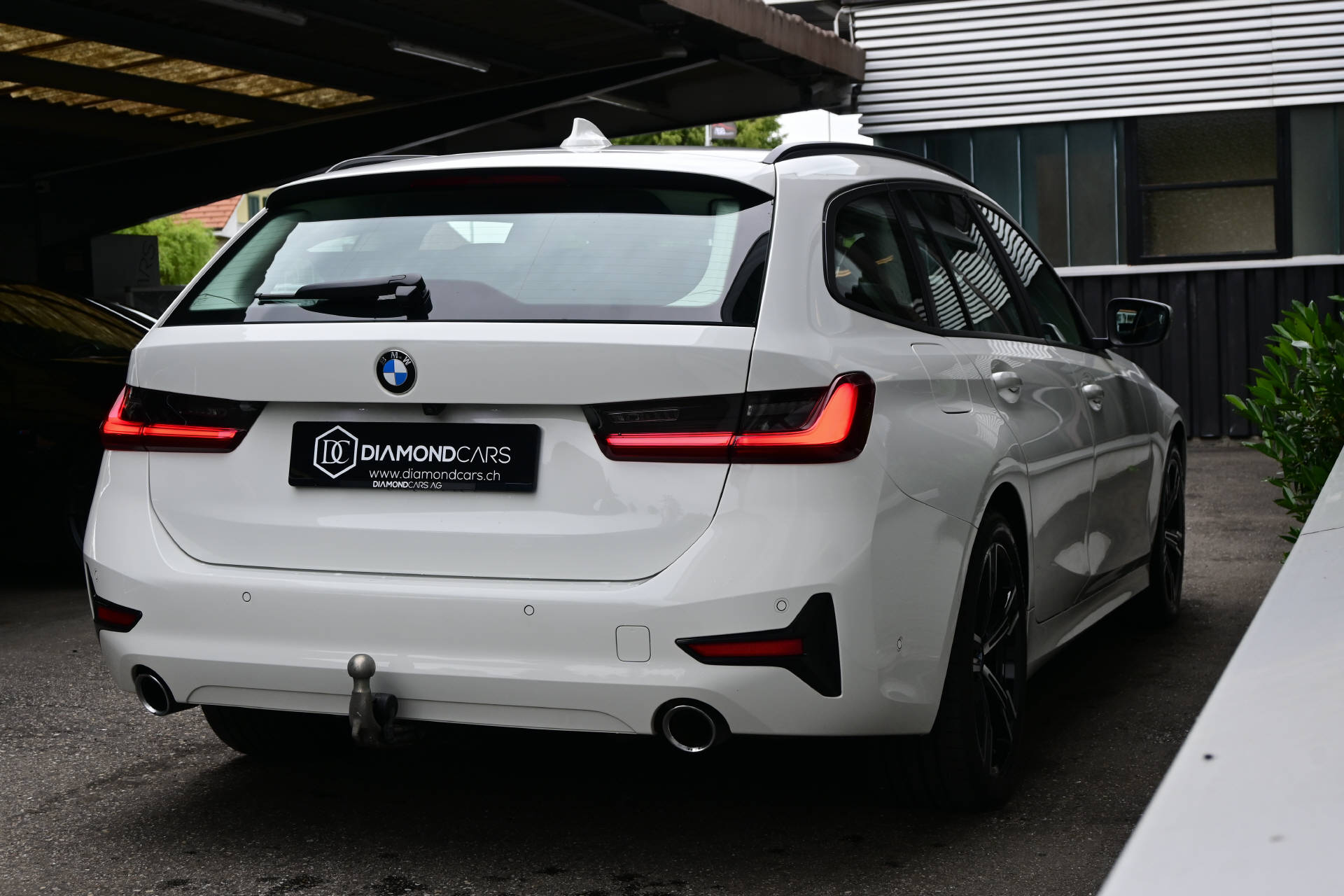 BMW 320d xDrive Touring *HUD*AHK*Laser-Light*-image-5