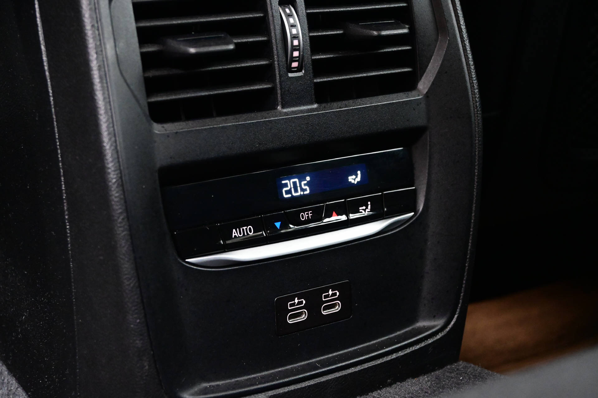 BMW 320d xDrive Touring *HUD*AHK*Laser-Light*-image-19