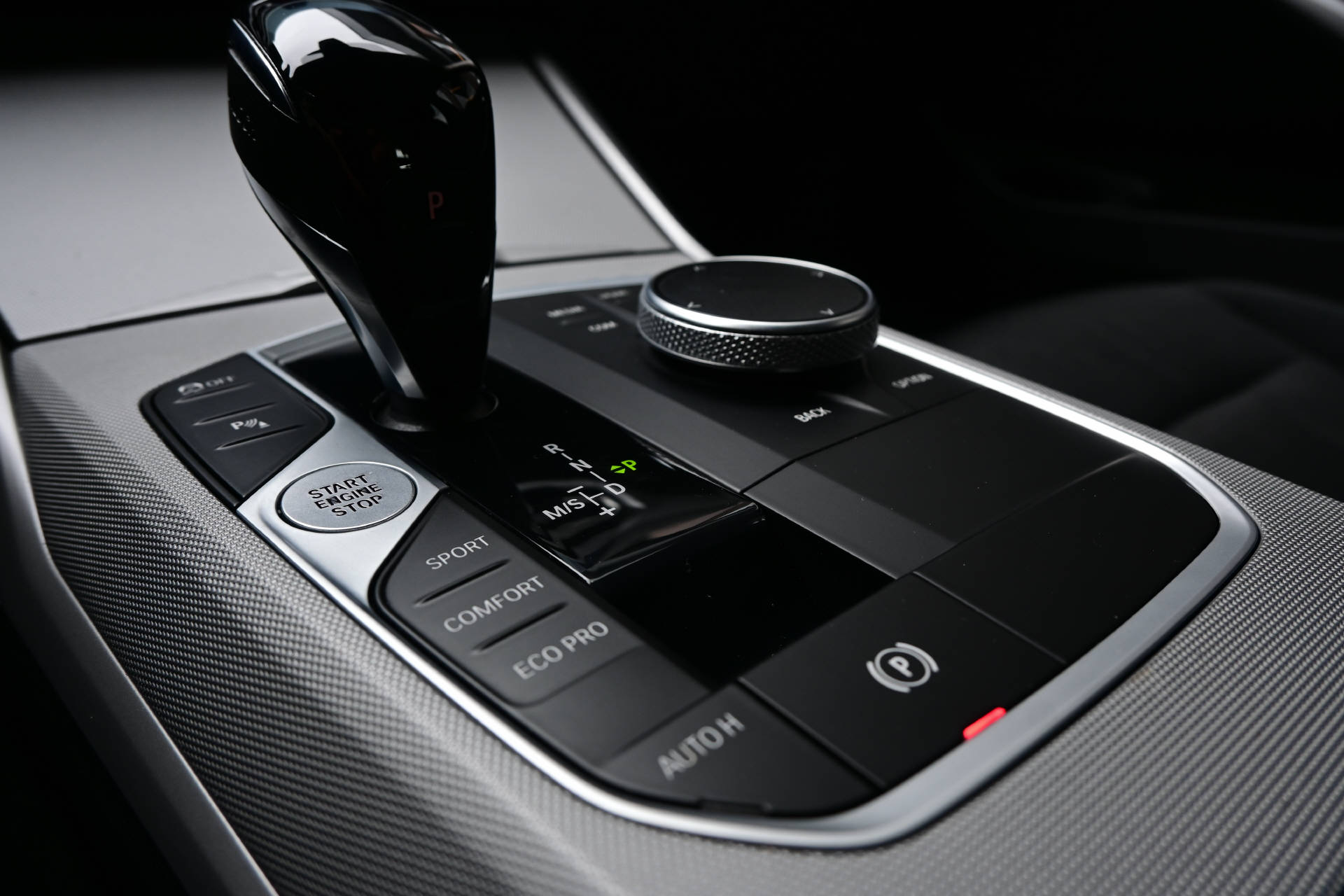 BMW 320d xDrive Touring *HUD*AHK*Laser-Light*-image-15