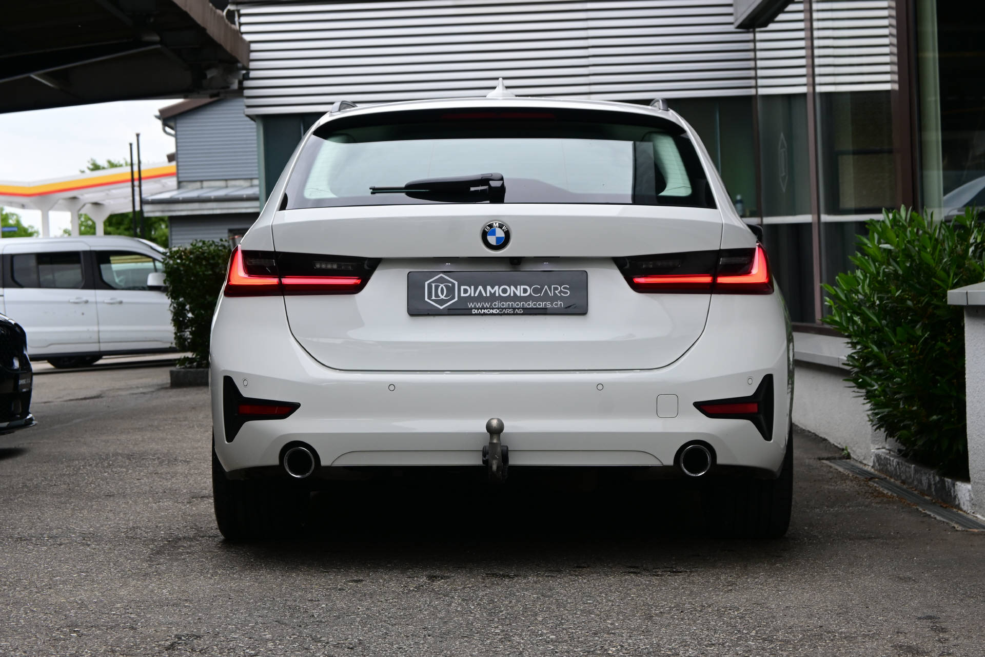BMW 320d xDrive Touring *HUD*AHK*Laser-Light*-image-4