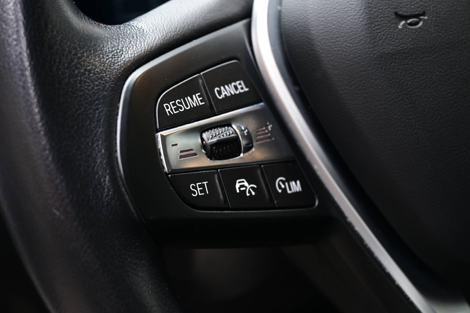 BMW 320d xDrive Touring *HUD*AHK*Laser-Light*-image-10