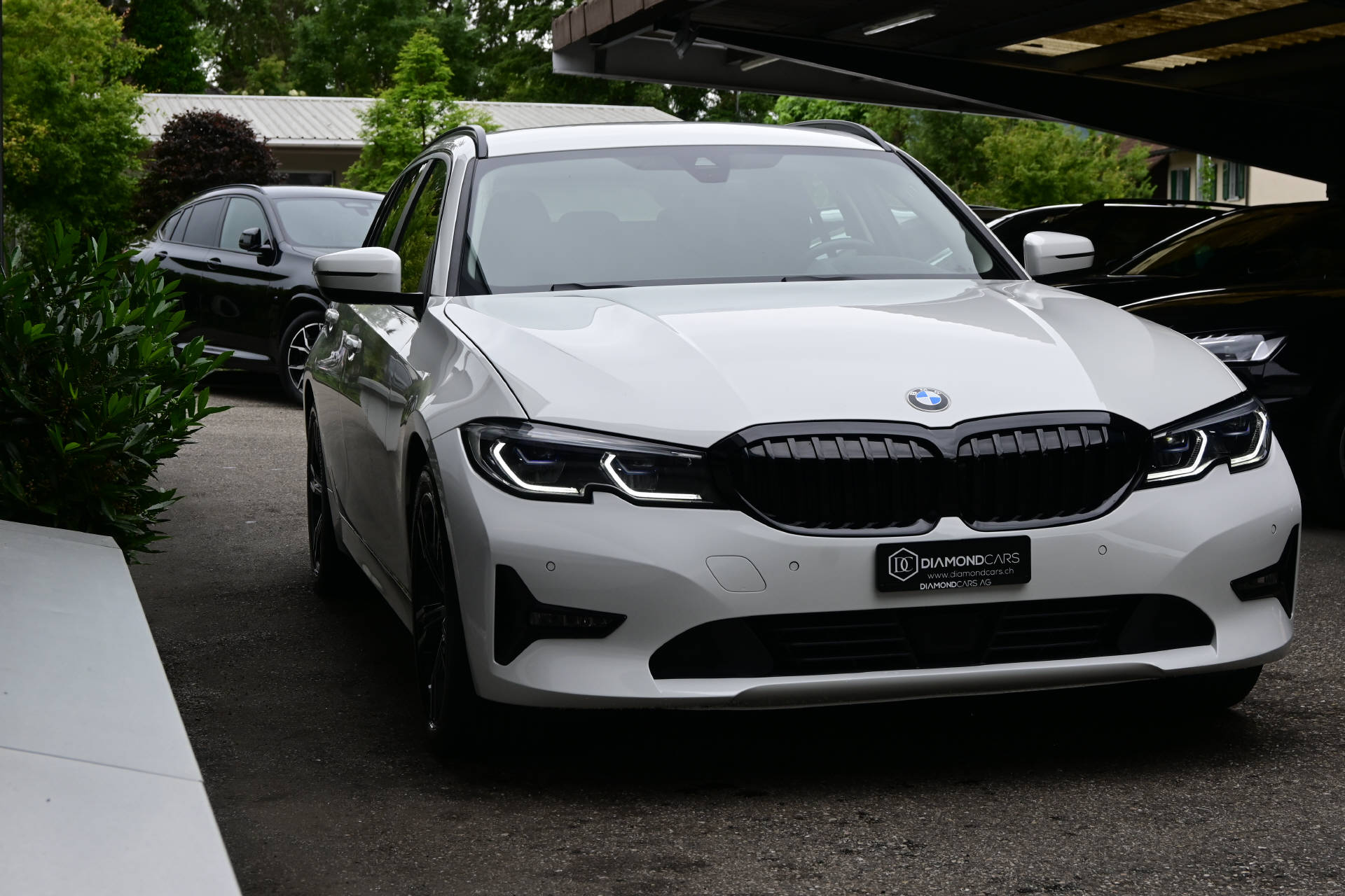 BMW 320d xDrive Touring *HUD*AHK*Laser-Light*-image-1