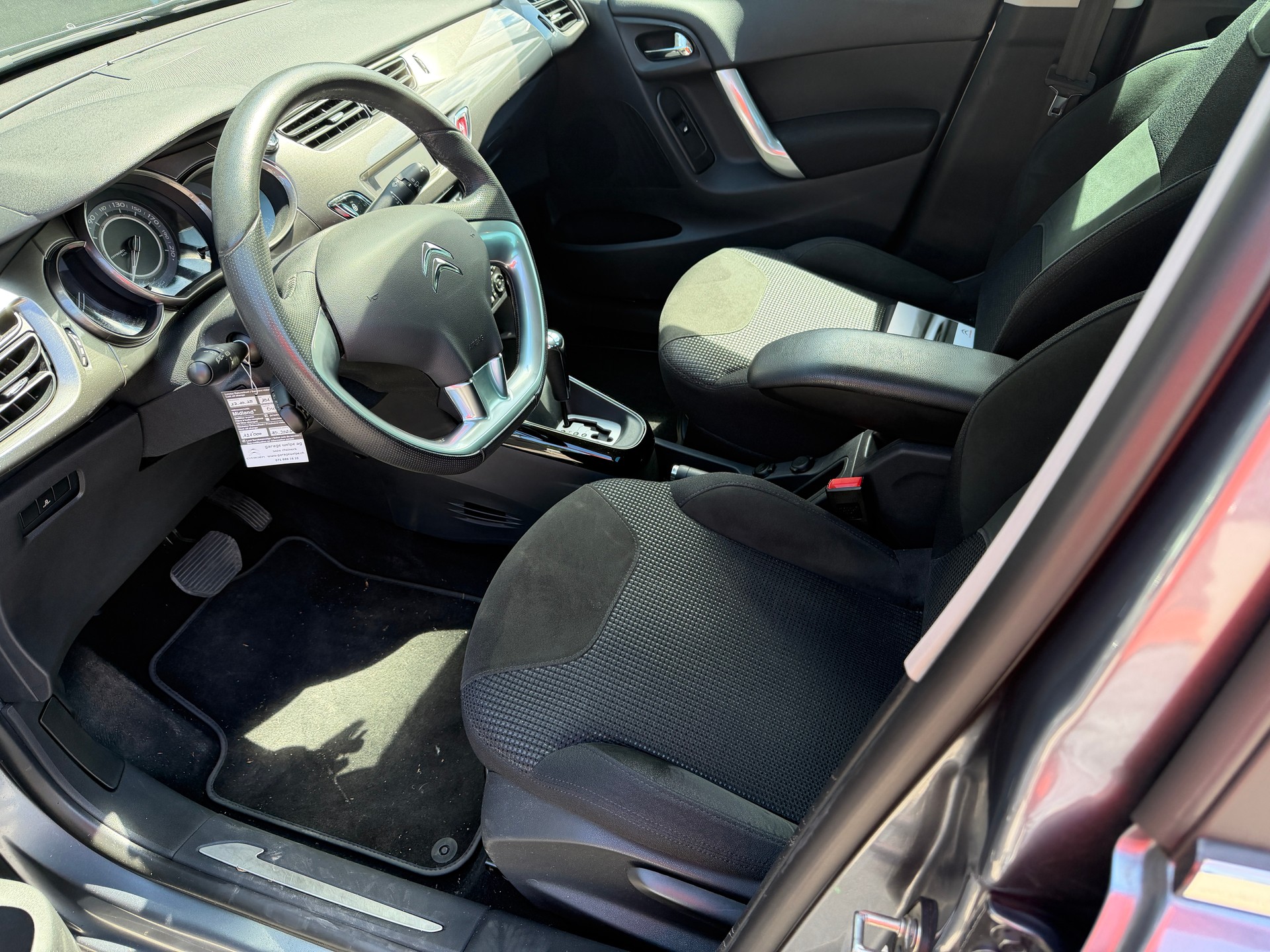 CITROEN C3 1.6i 16V Exclusive Automatic-image-5