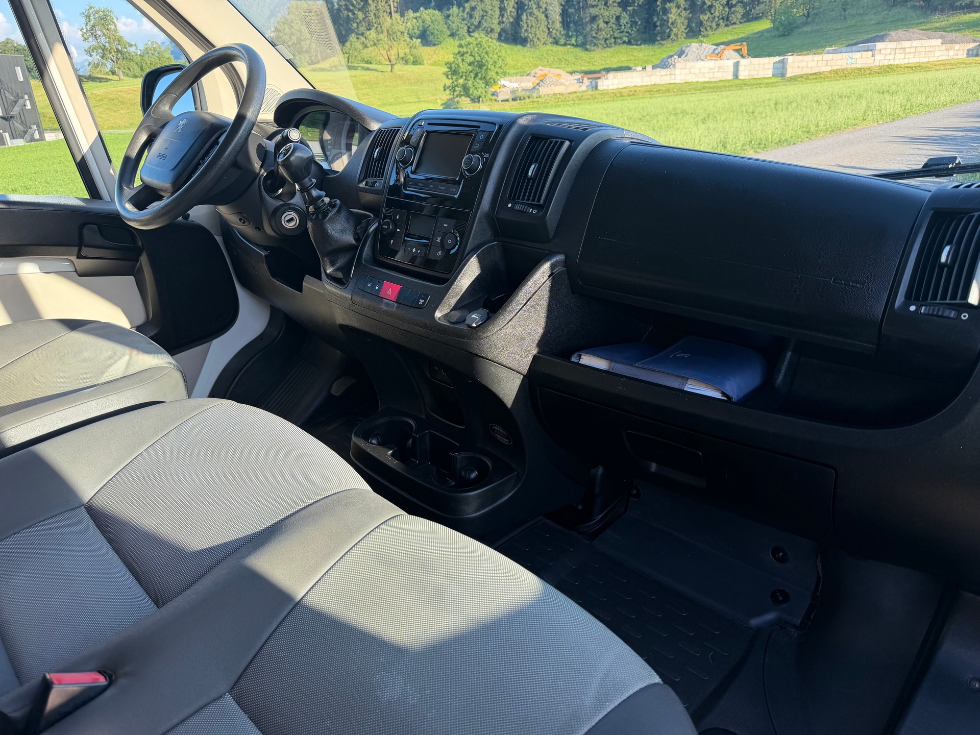 PEUGEOT Boxer 2.0 HDI 335 Allure s/s L2H2-image-13