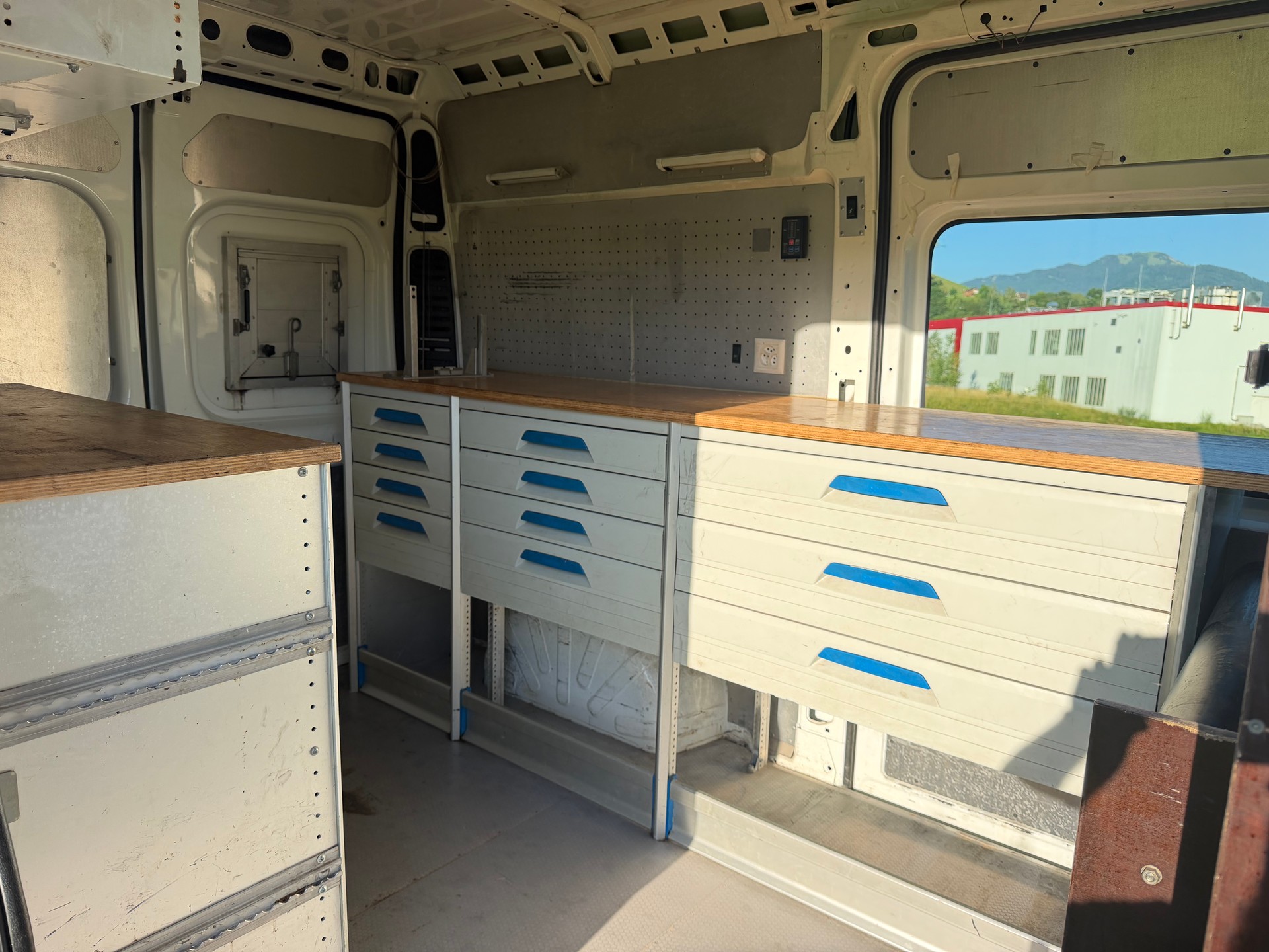 PEUGEOT Boxer 2.0 HDI 335 Allure s/s L2H2-image-15