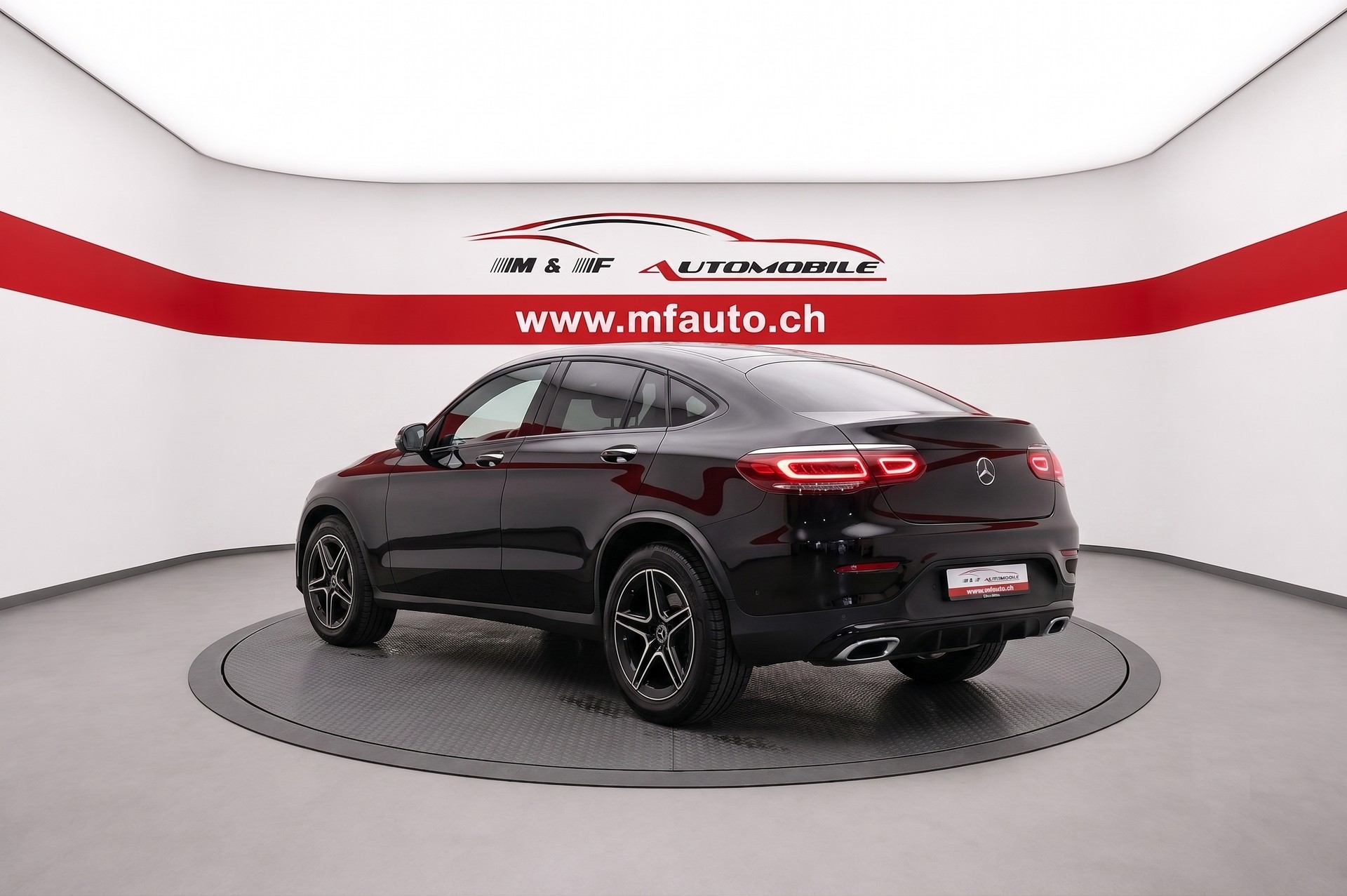 MERCEDES-BENZ GLC 300 AMG Line 4m Coupé-showroom-element-3