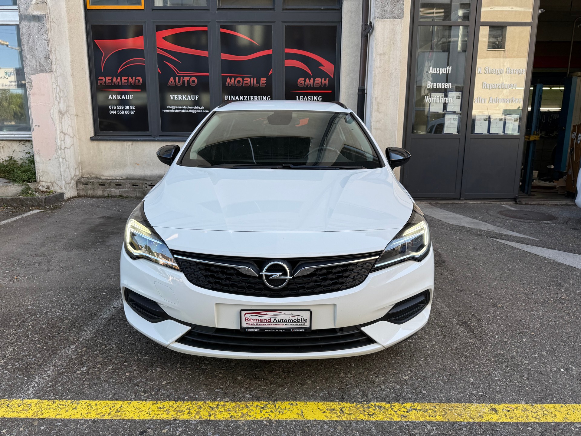 OPEL Astra Sports Tourer 1.2i Turbo Edition-image-4