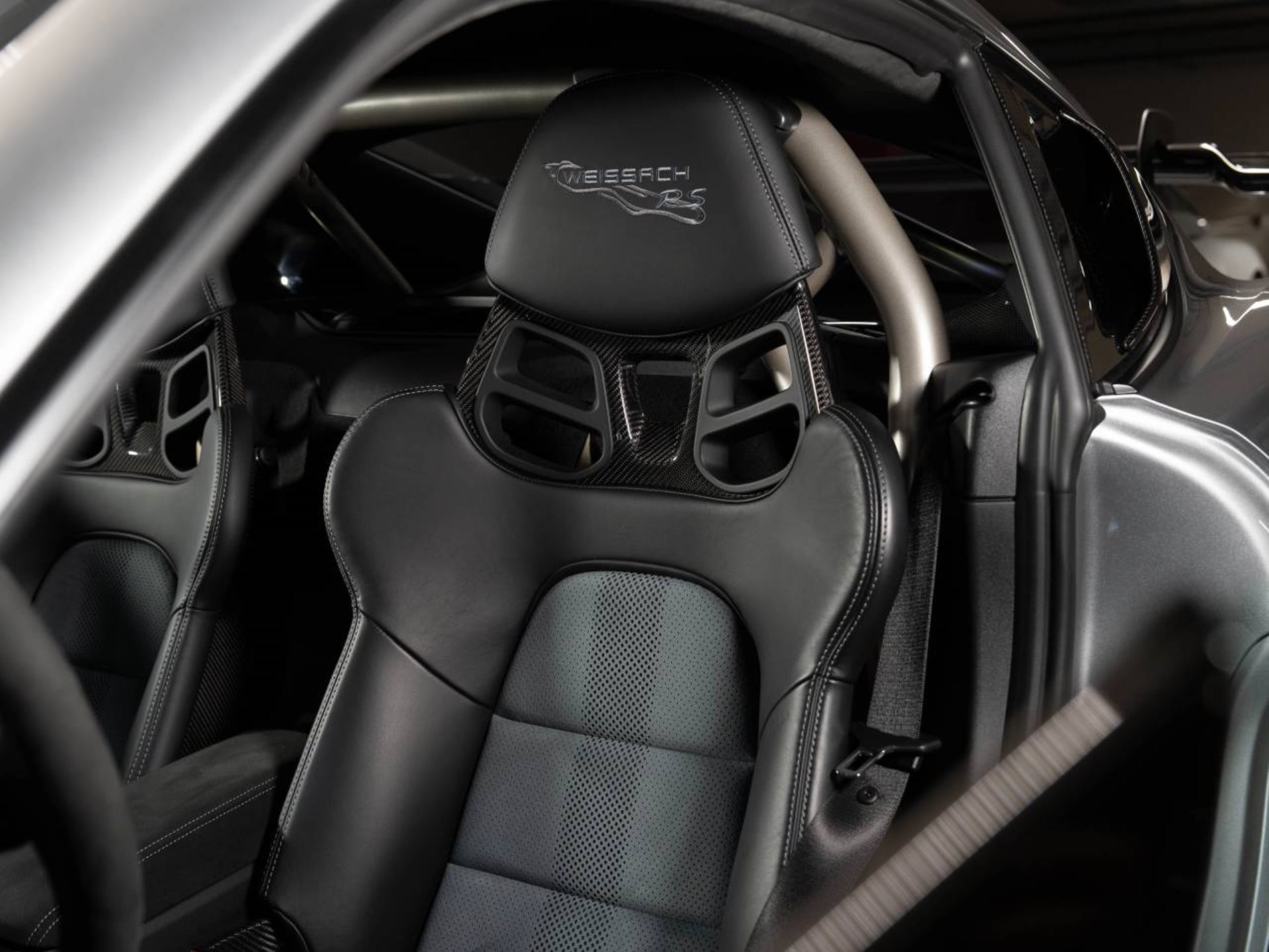 PORSCHE 718 Cayman GT4 RS (MY22)-image-16