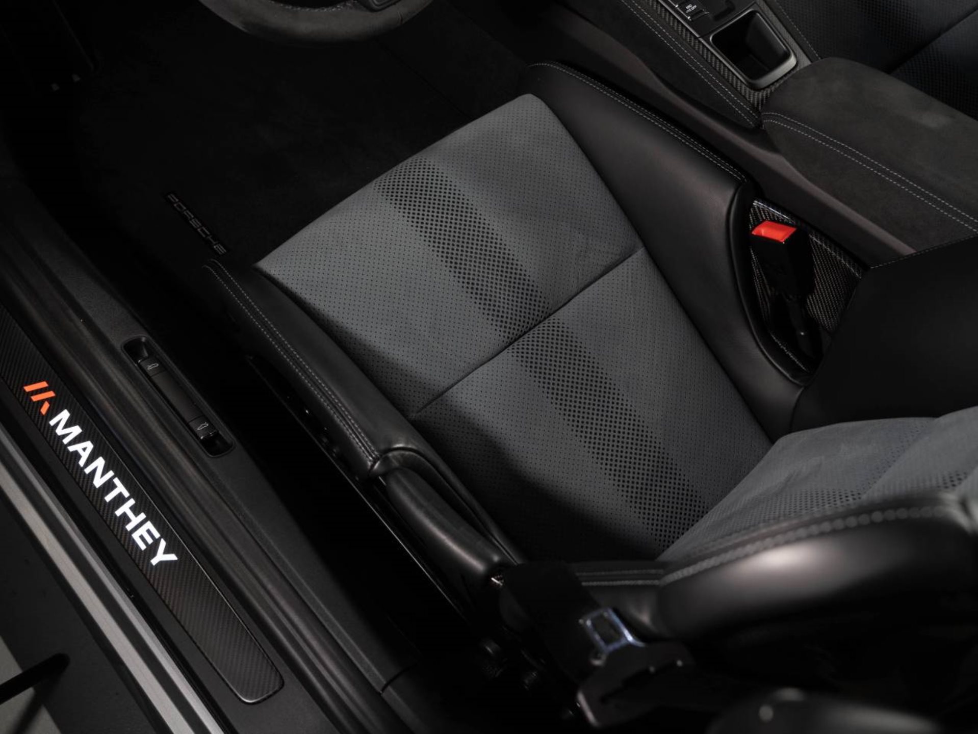 PORSCHE 718 Cayman GT4 RS (MY22)-image-18