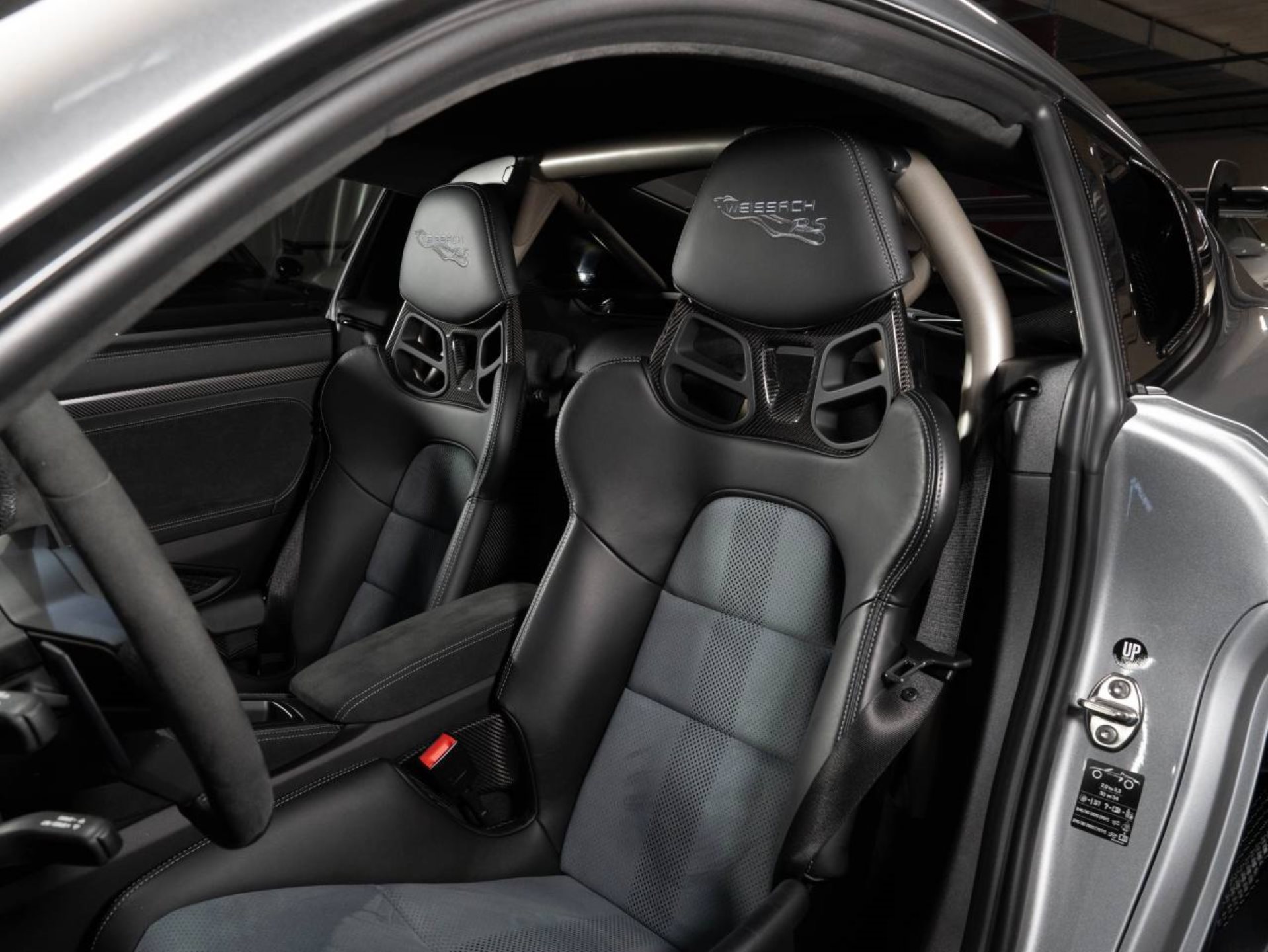 PORSCHE 718 Cayman GT4 RS (MY22)-image-4