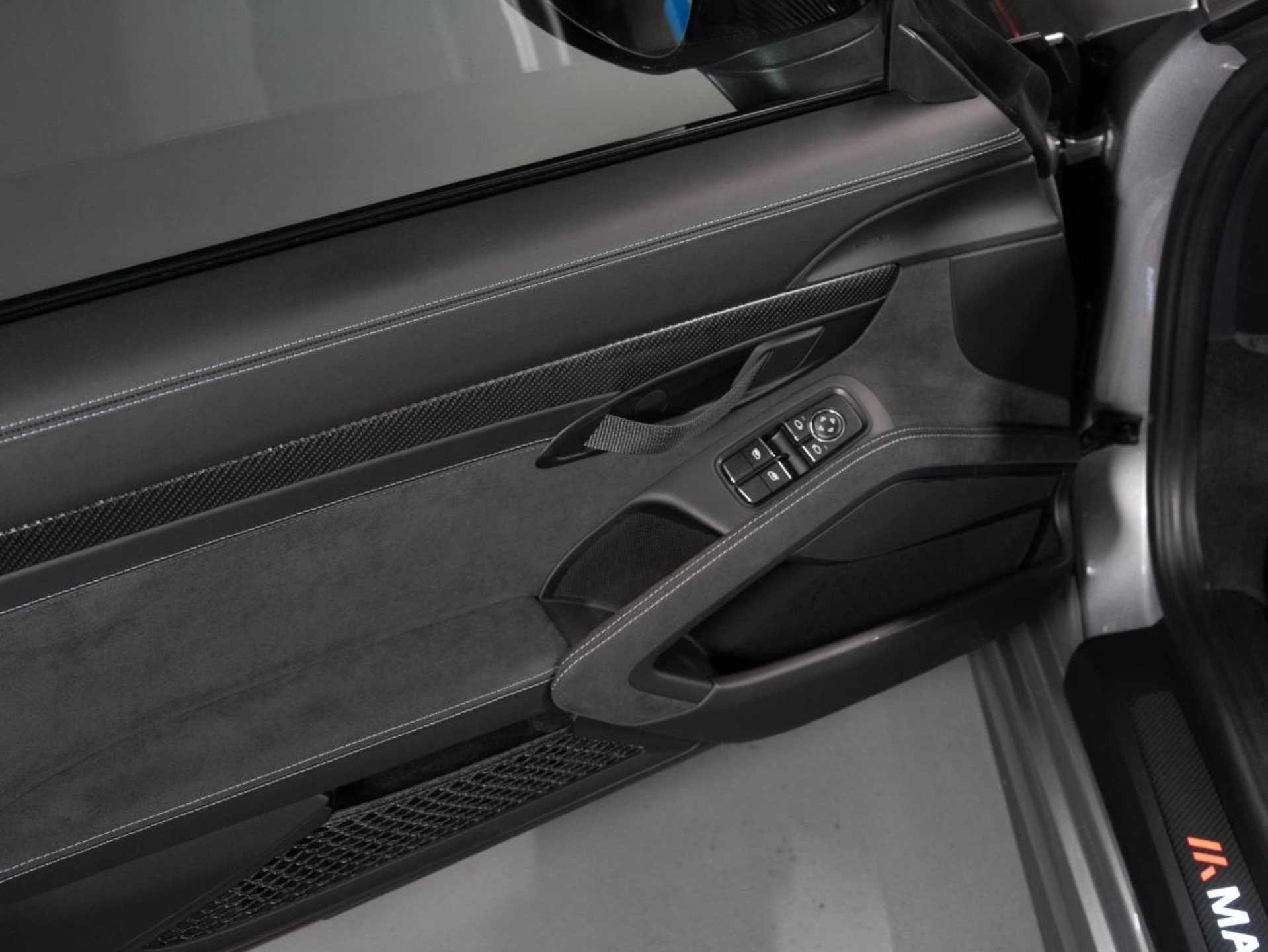 PORSCHE 718 Cayman GT4 RS (MY22)-image-22