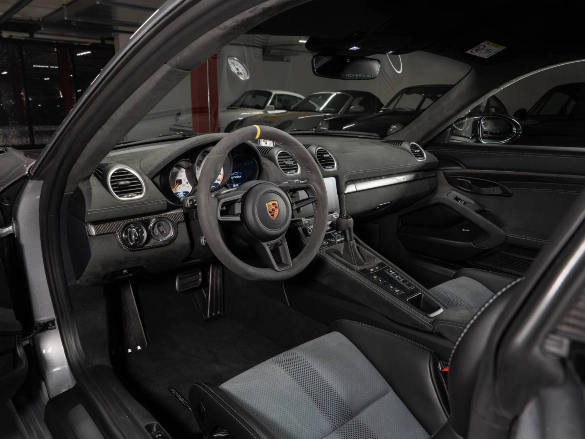PORSCHE 718 Cayman GT4 RS (MY22)-showroom-element-3
