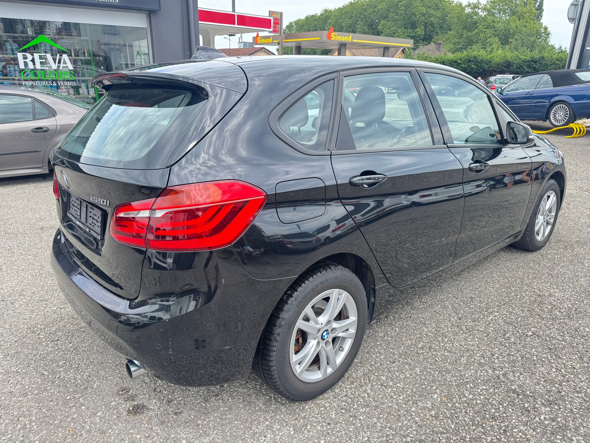 BMW 220i Active Tourer Steptronic-showroom-element-2