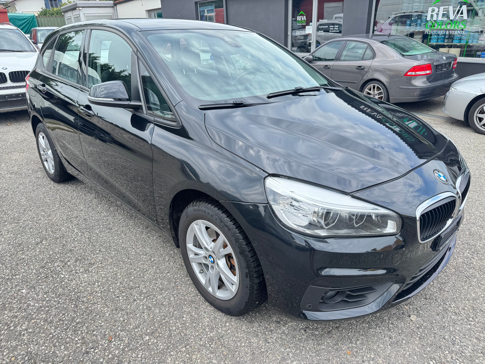 BMW 220i Active Tourer Steptronic-showroom-element-1