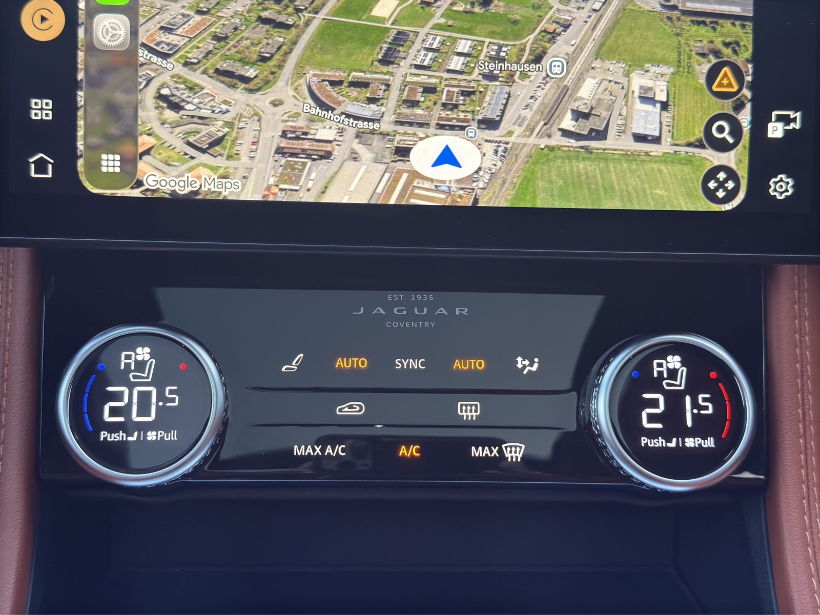 JAGUAR F-Pace 2.0 PHEV 404 R-Dynamic HSE AWD-image-18