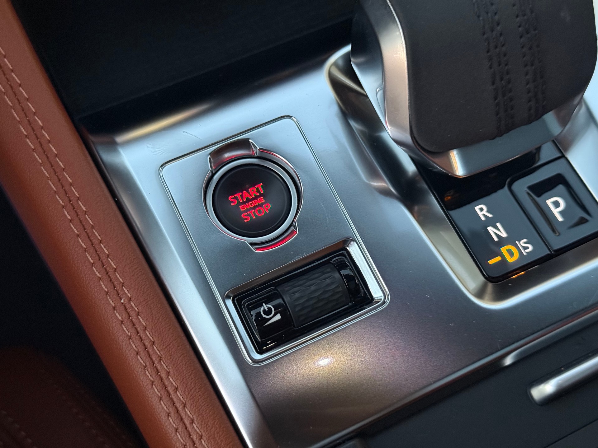 JAGUAR F-Pace 2.0 PHEV 404 R-Dynamic HSE AWD-image-11