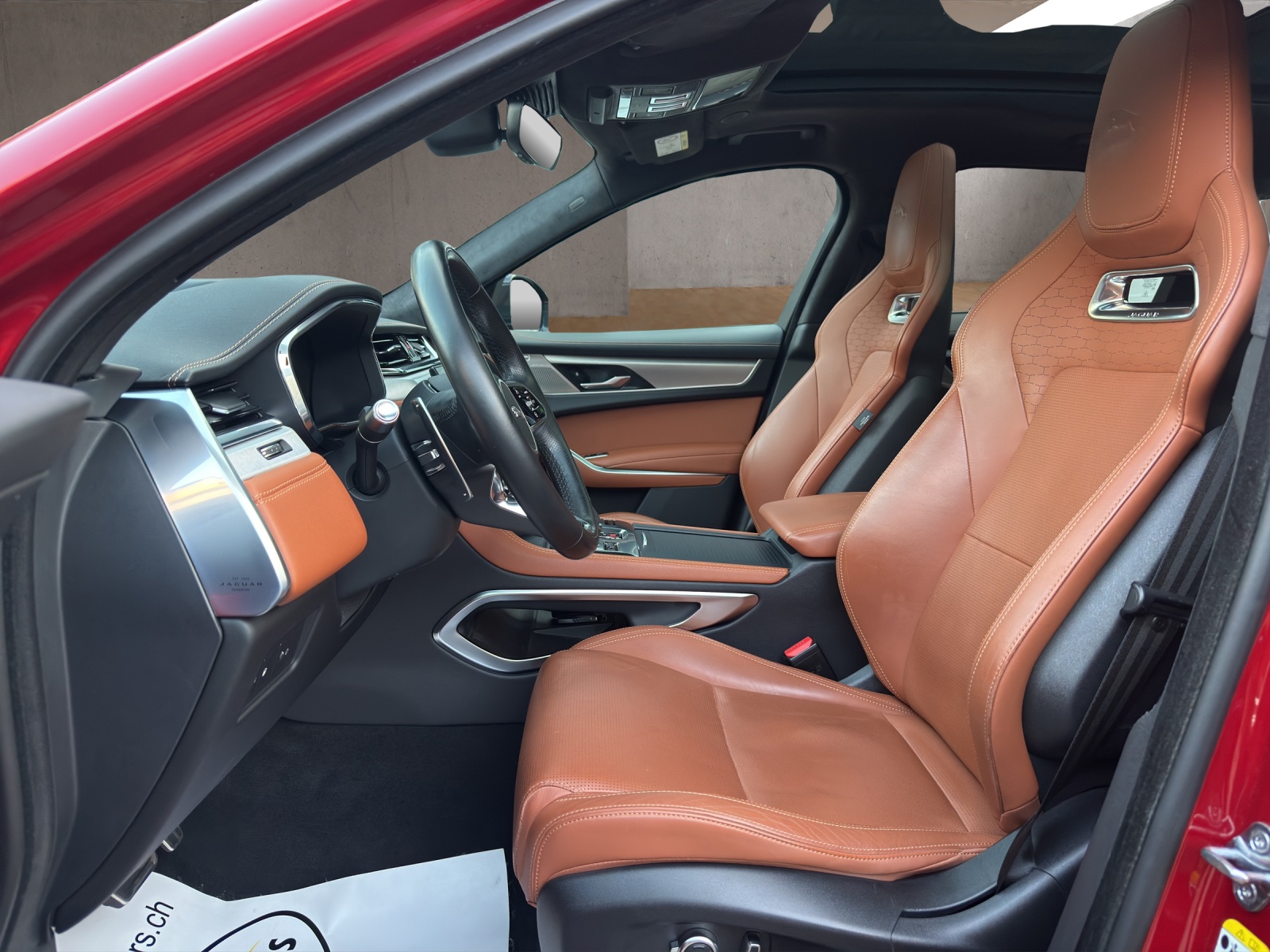 JAGUAR F-Pace 2.0 PHEV 404 R-Dynamic HSE AWD-image-5