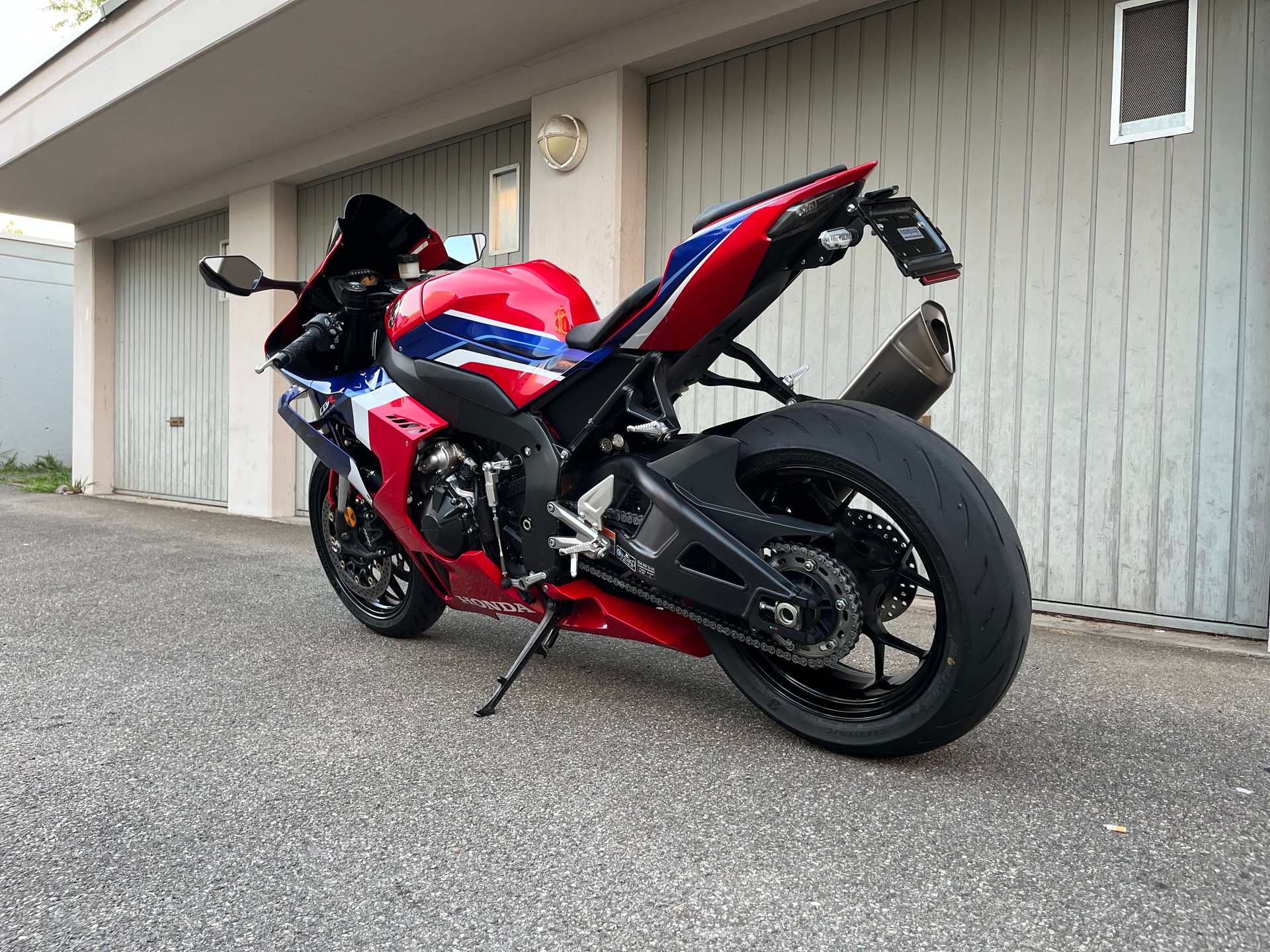 HONDA CBR 1000 RR-R-image-1