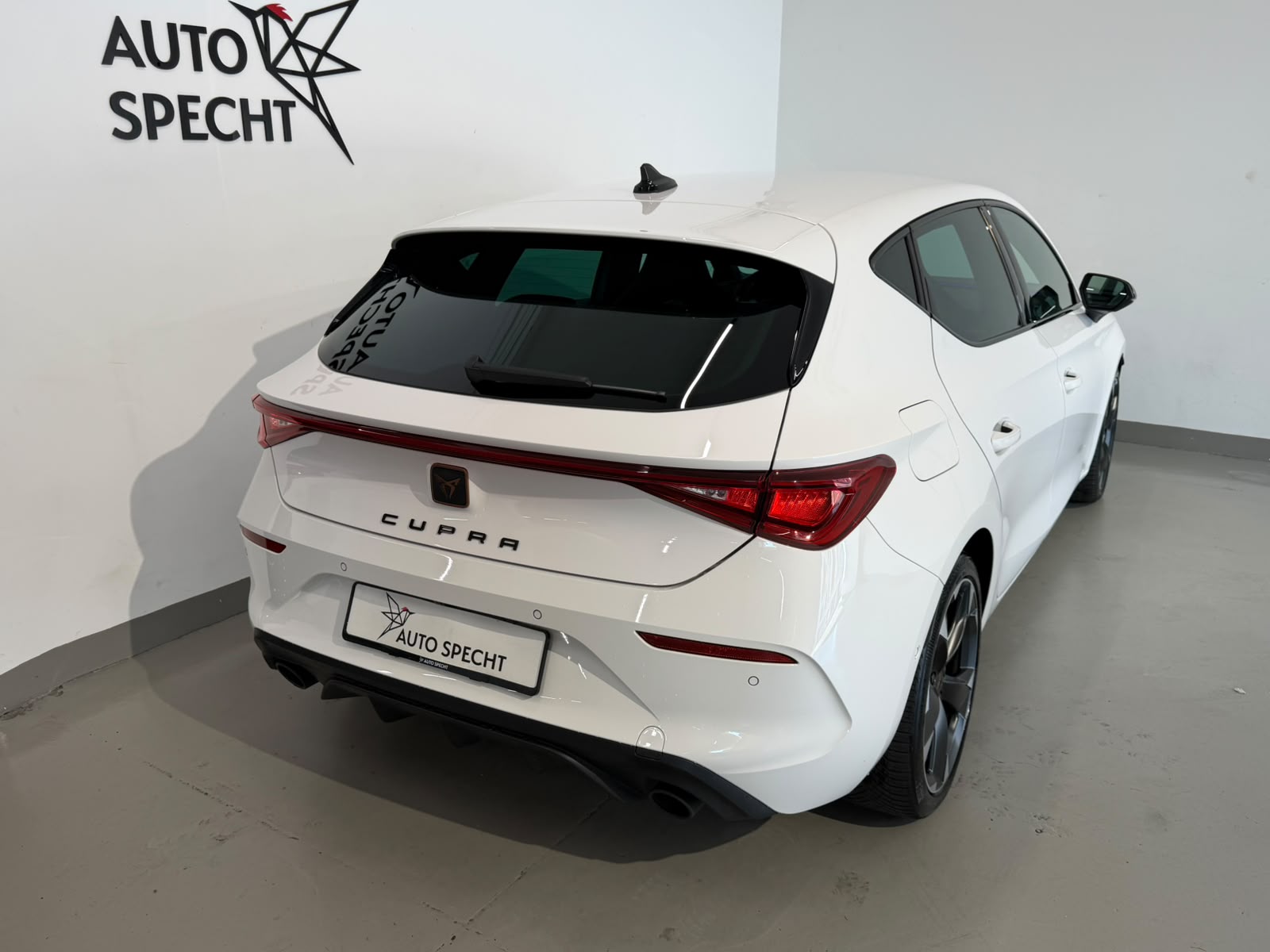 CUPRA LEON VZ 2.0 TSI DSG-showroom-element-3