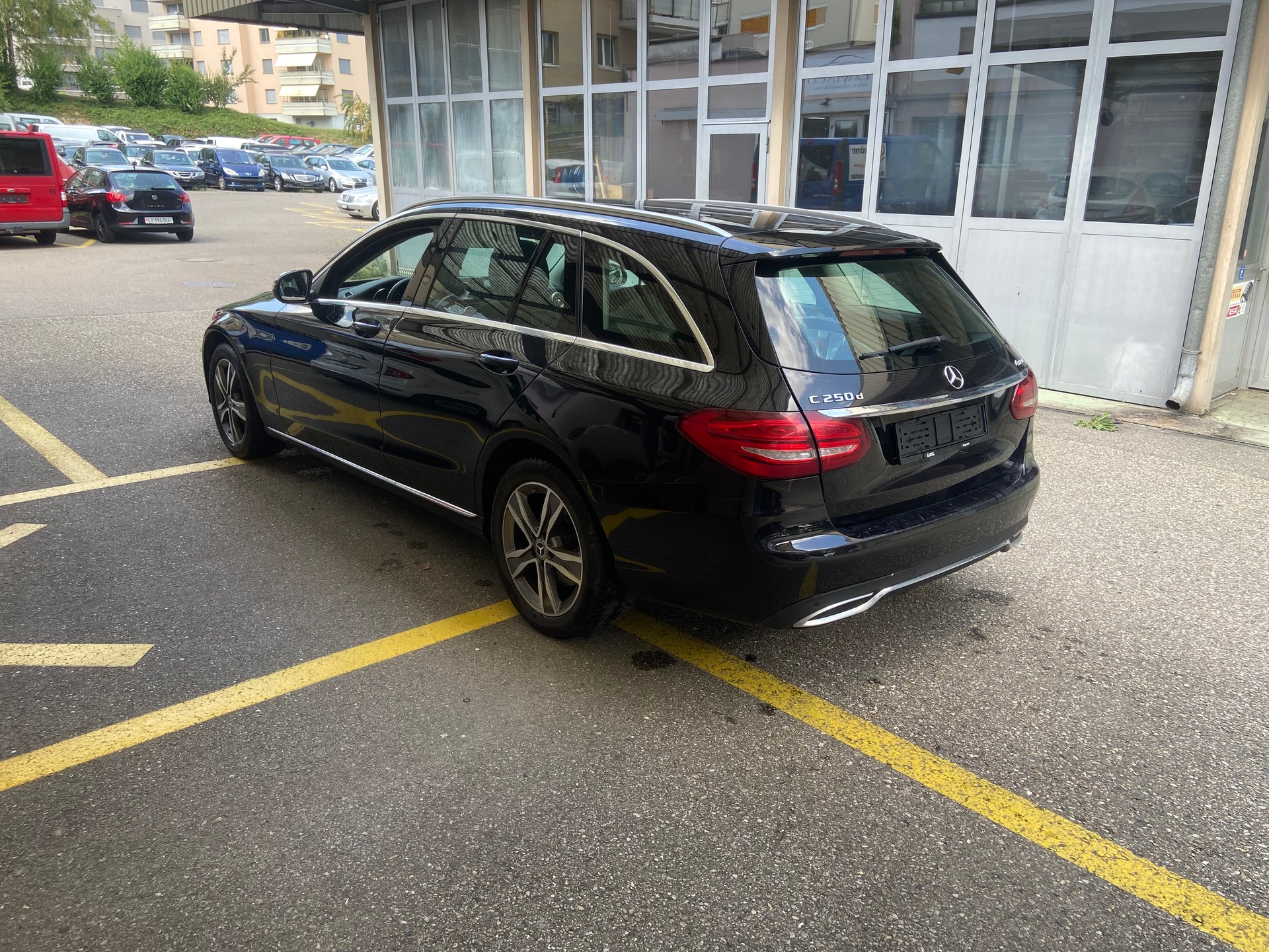 MERCEDES-BENZ C 250 d Swiss Star Exclusive 4Matic 9G-Tronic-image-4