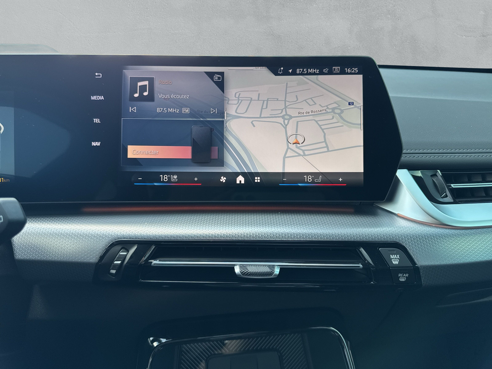 BMW iX1 xDrive 30 M Sport-image-17
