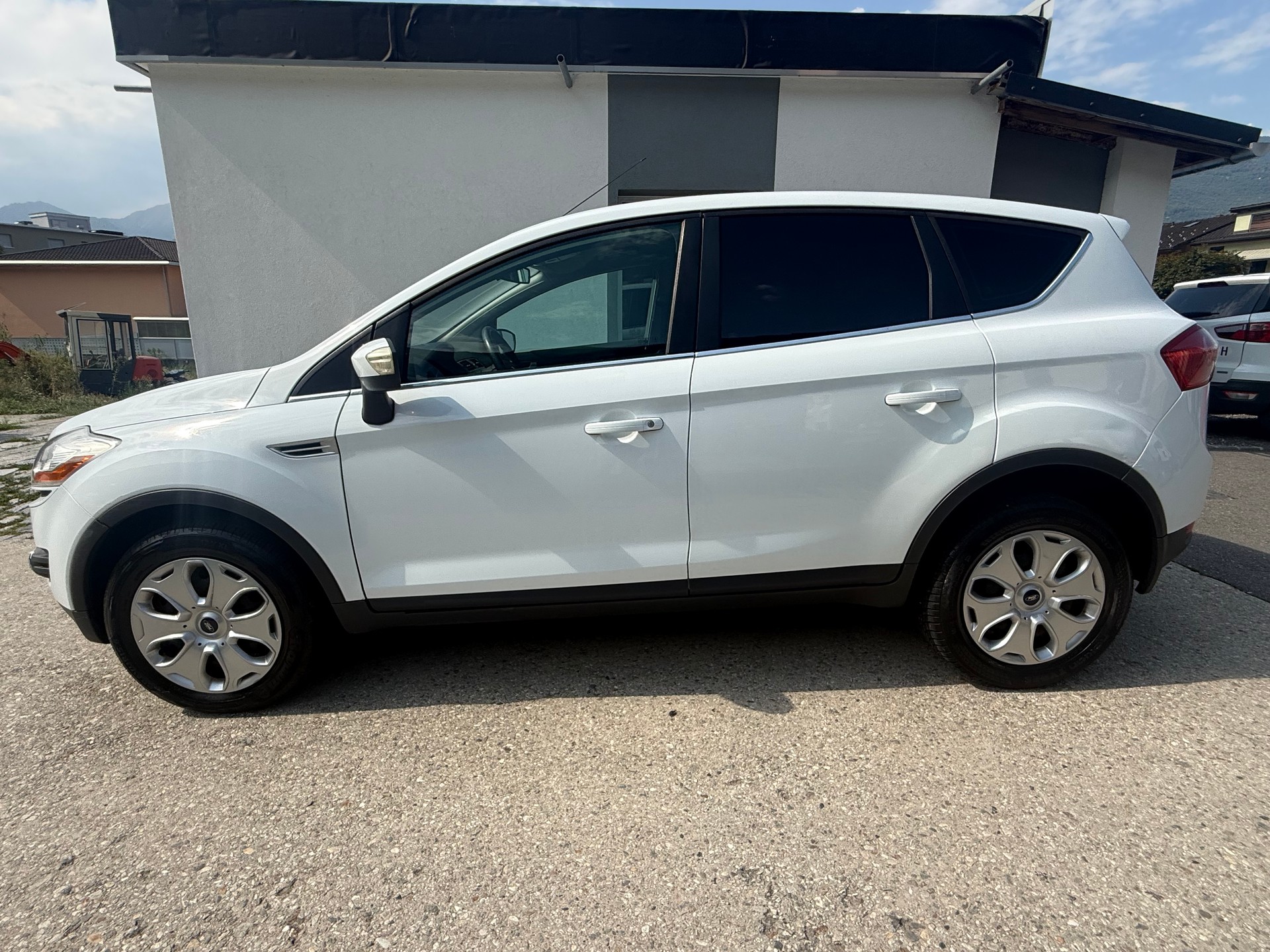 FORD Kuga 2.0 TDCi Carving 4WD PowerShift-image-3