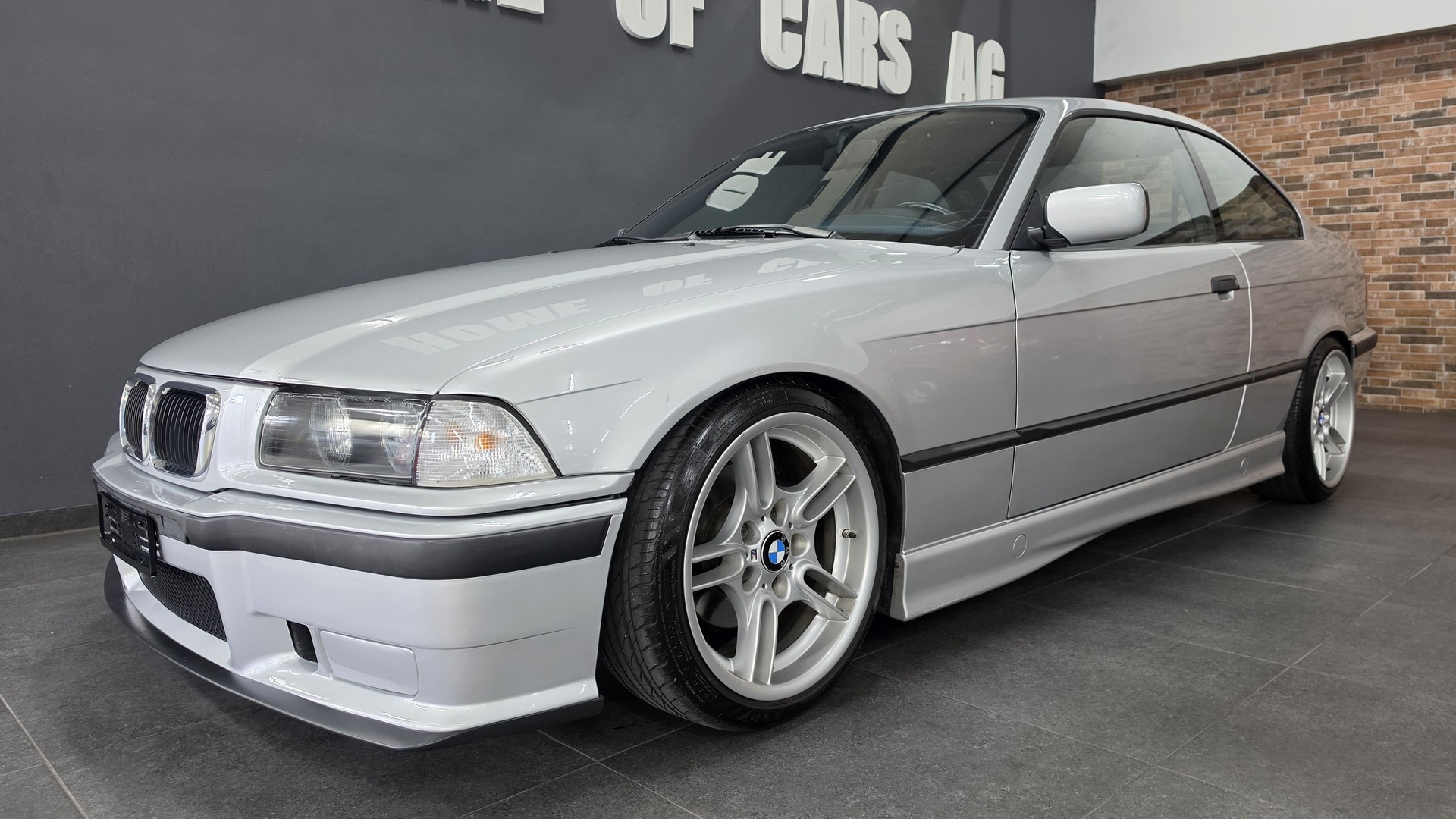 BMW 318iS Coupé-showroom-element-2