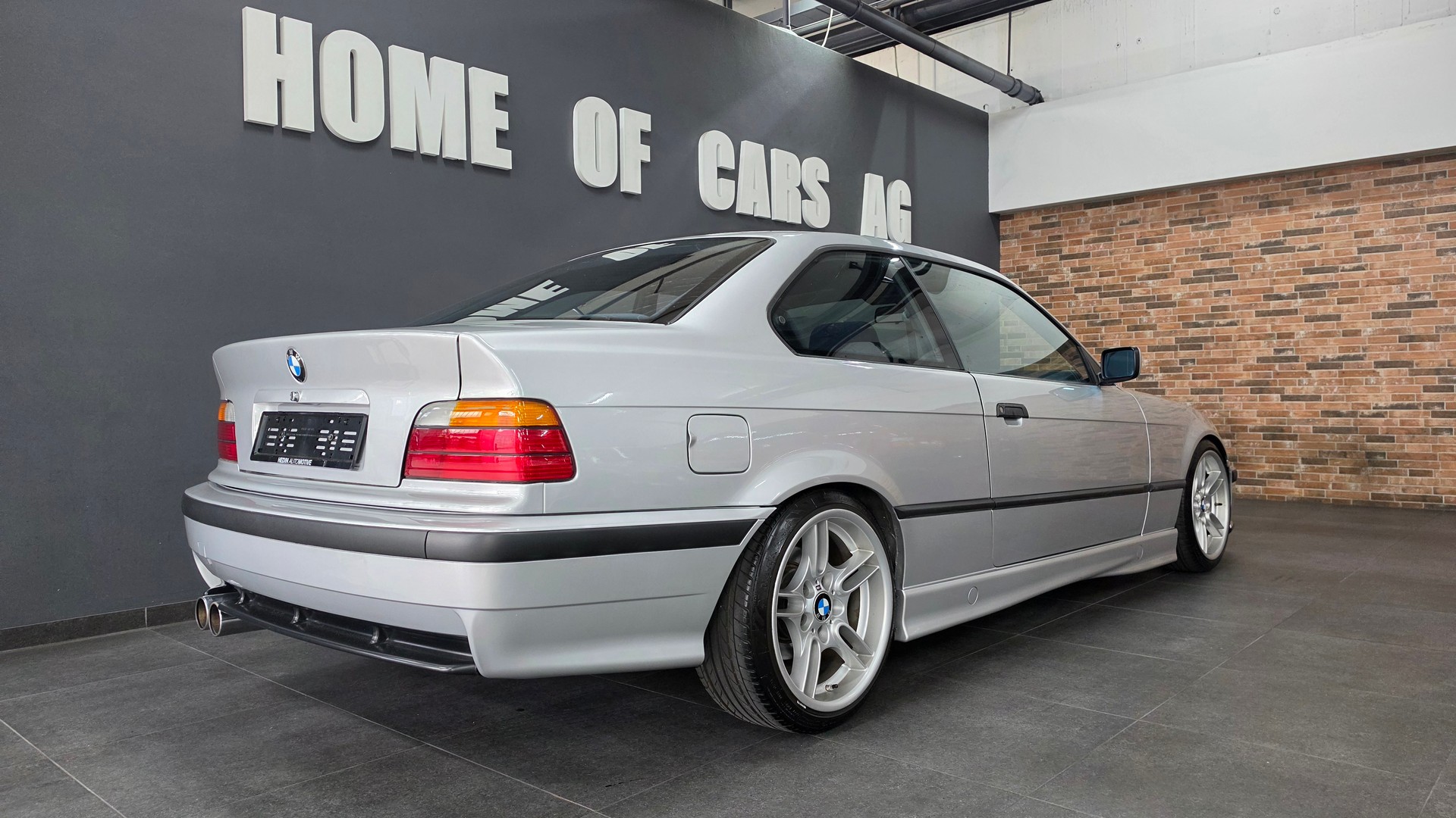 BMW 318iS Coupé-image-13