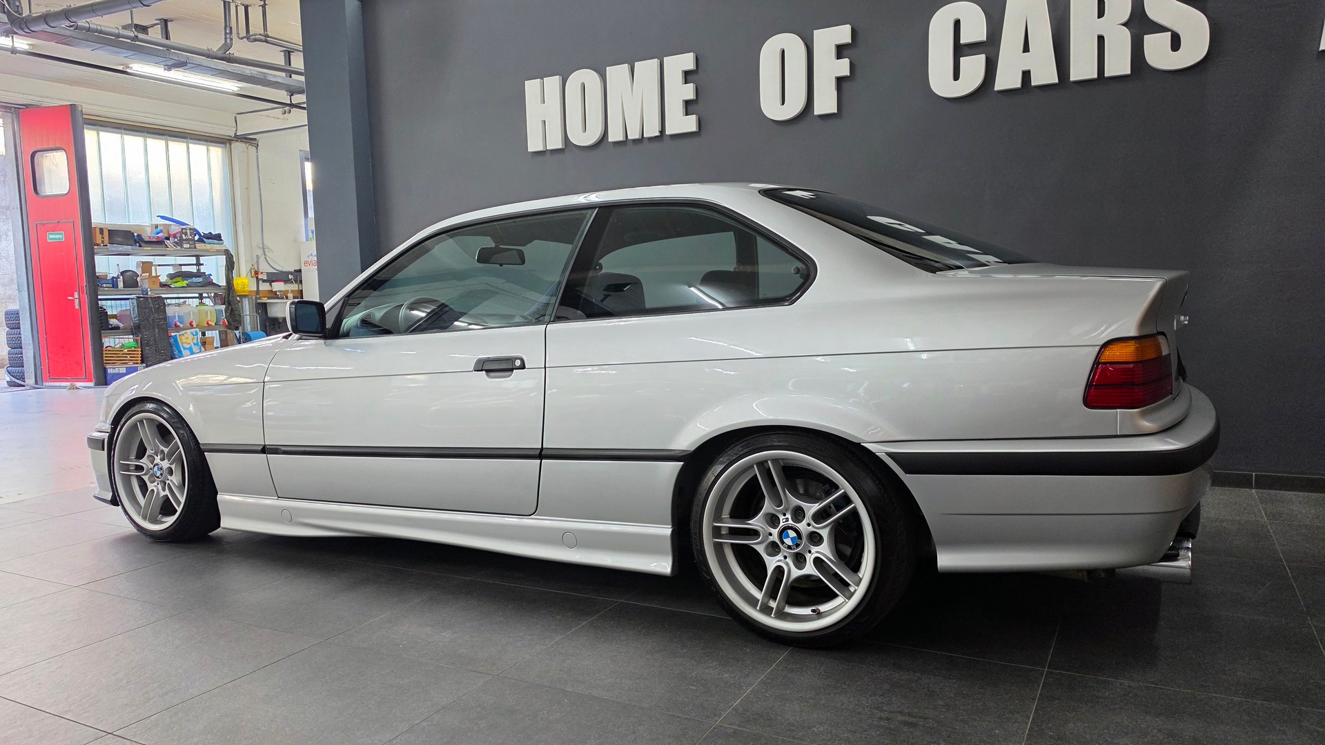 BMW 318iS Coupé-image-7