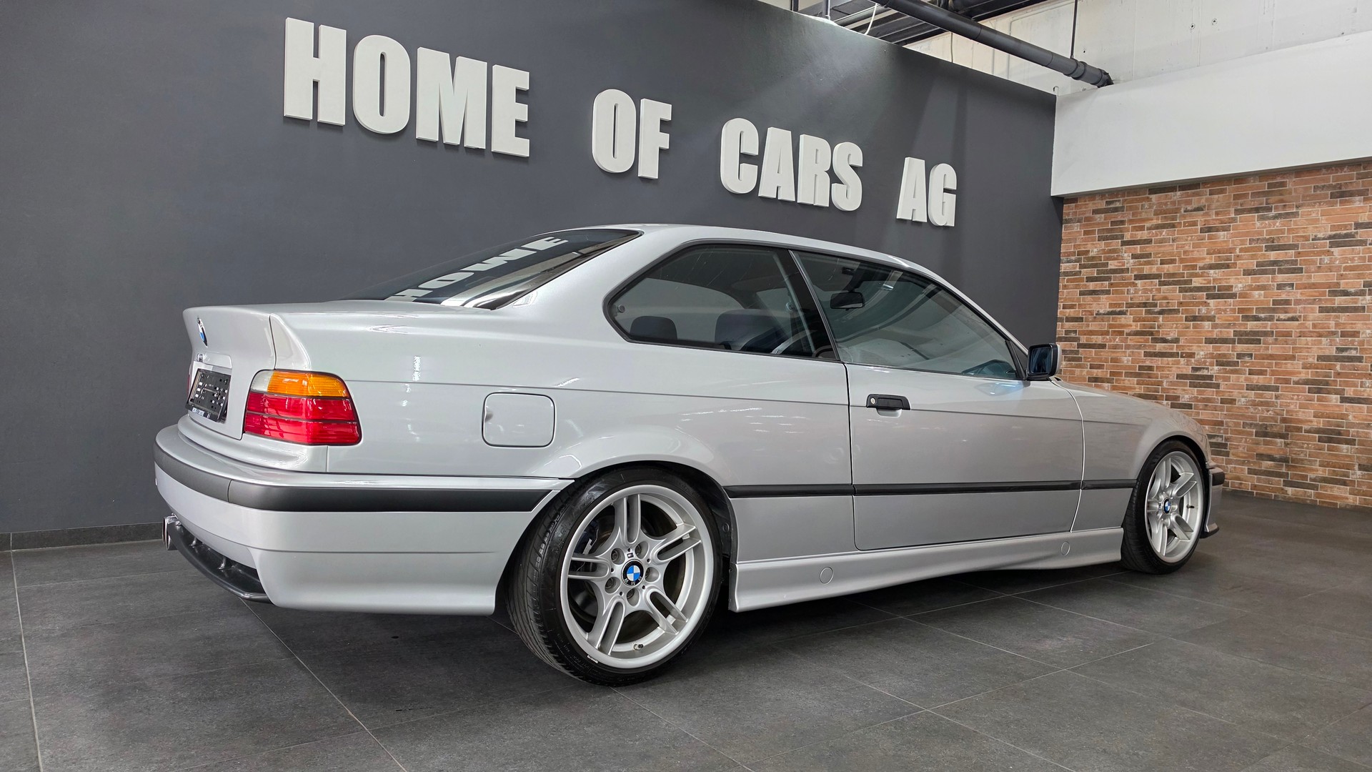 BMW 318iS Coupé-image-15