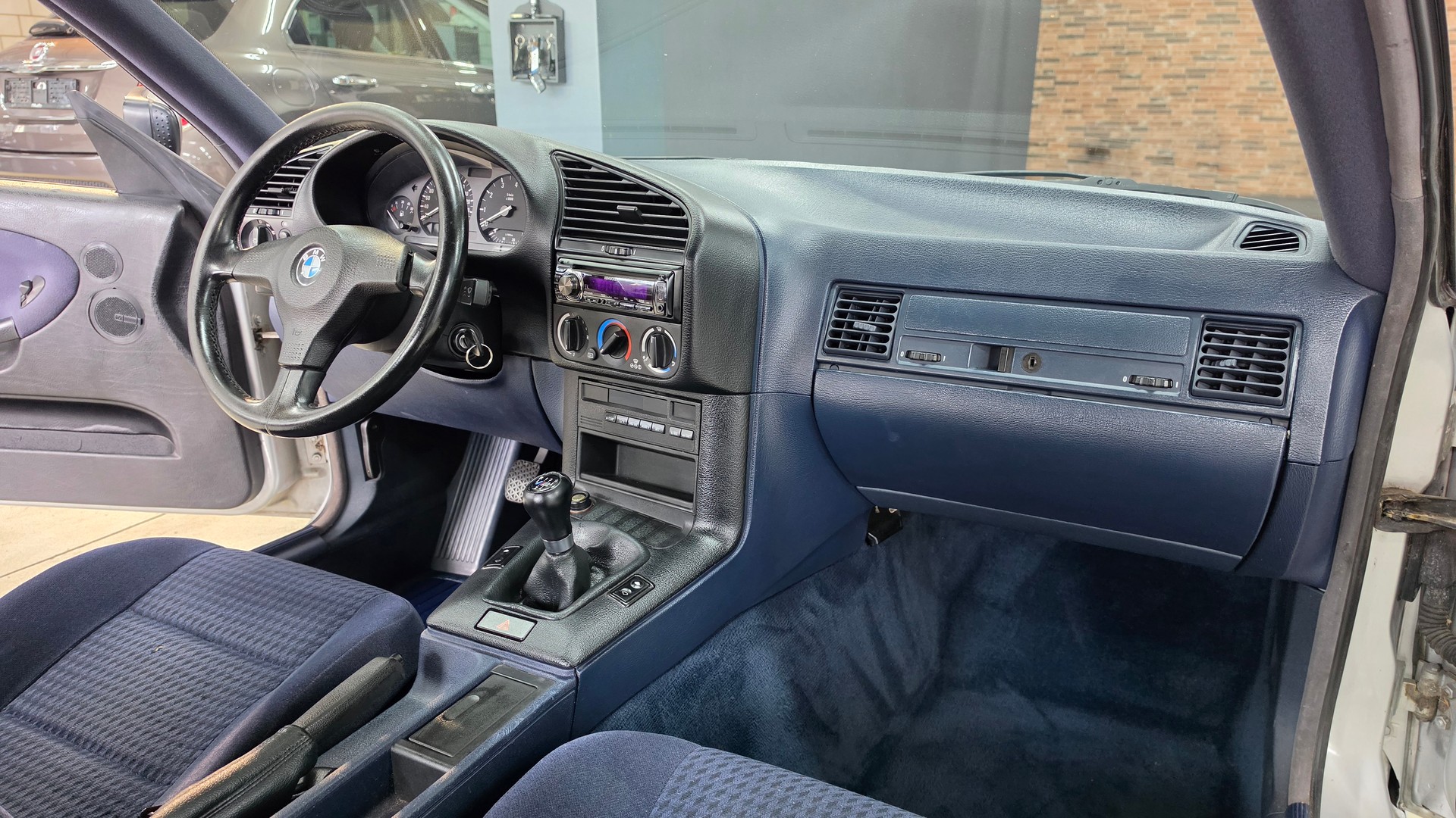 BMW 318iS Coupé-image-26
