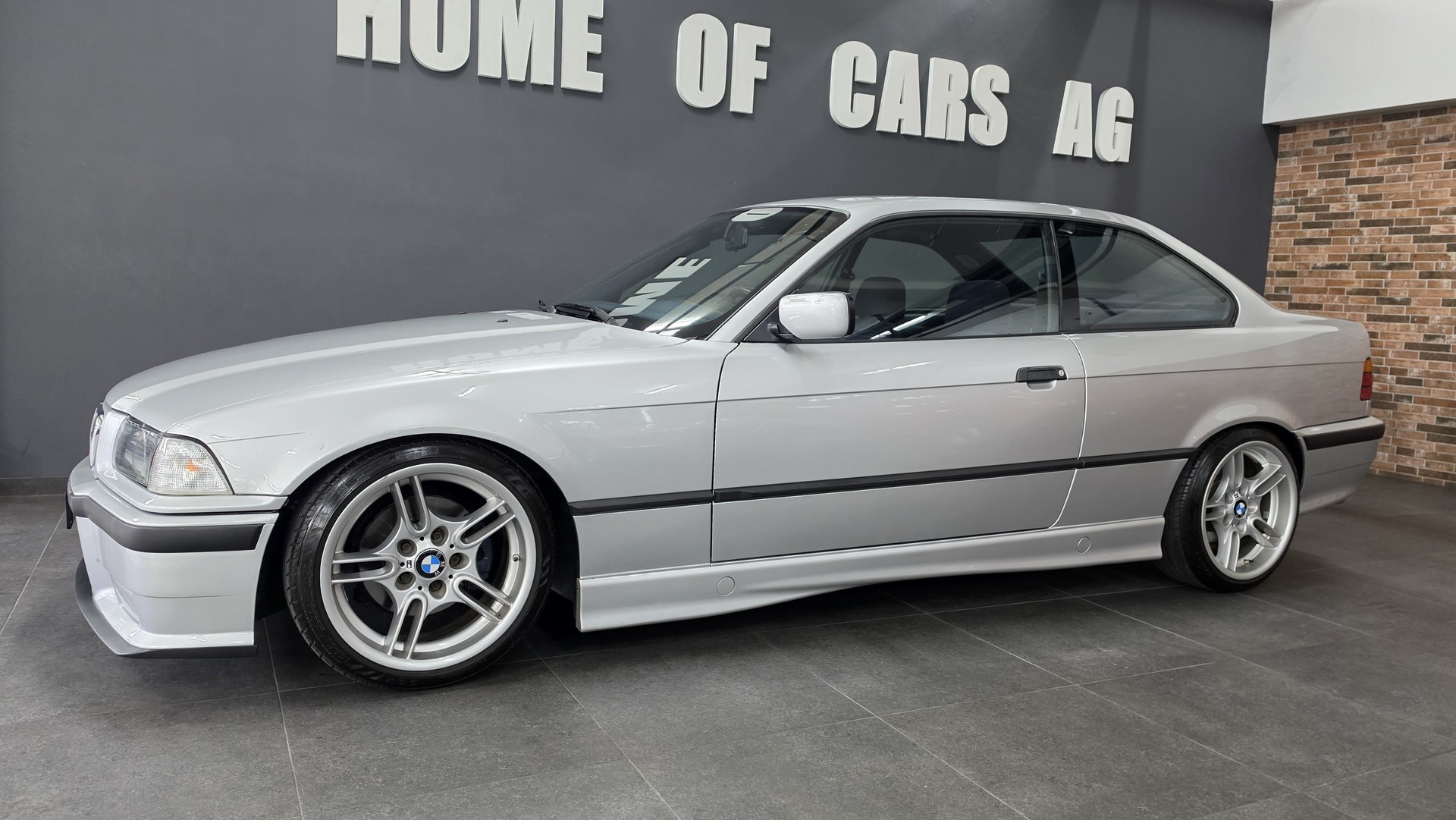 BMW 318iS Coupé-image-4