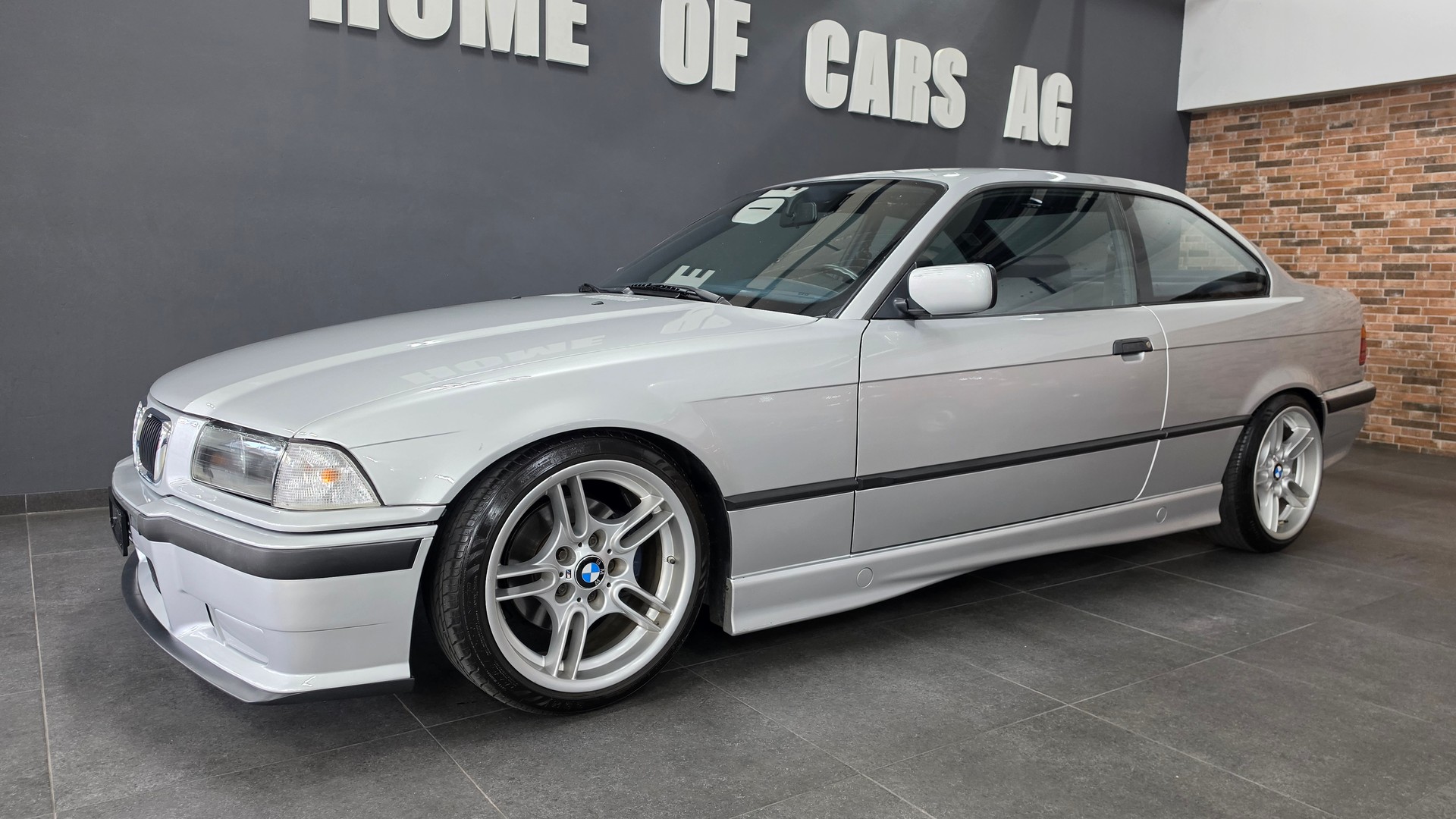 BMW 318iS Coupé-showroom-element-3