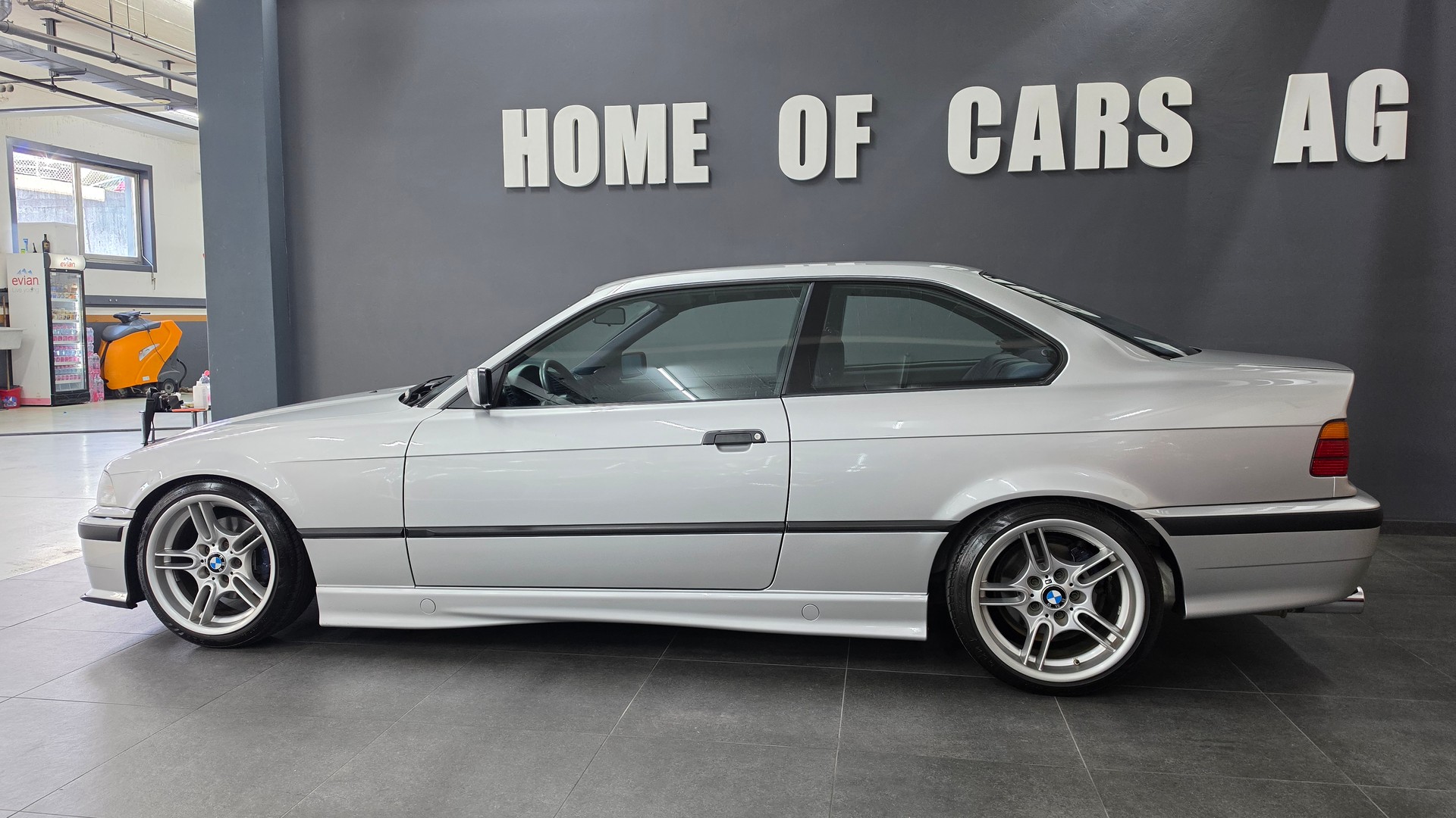 BMW 318iS Coupé-image-6