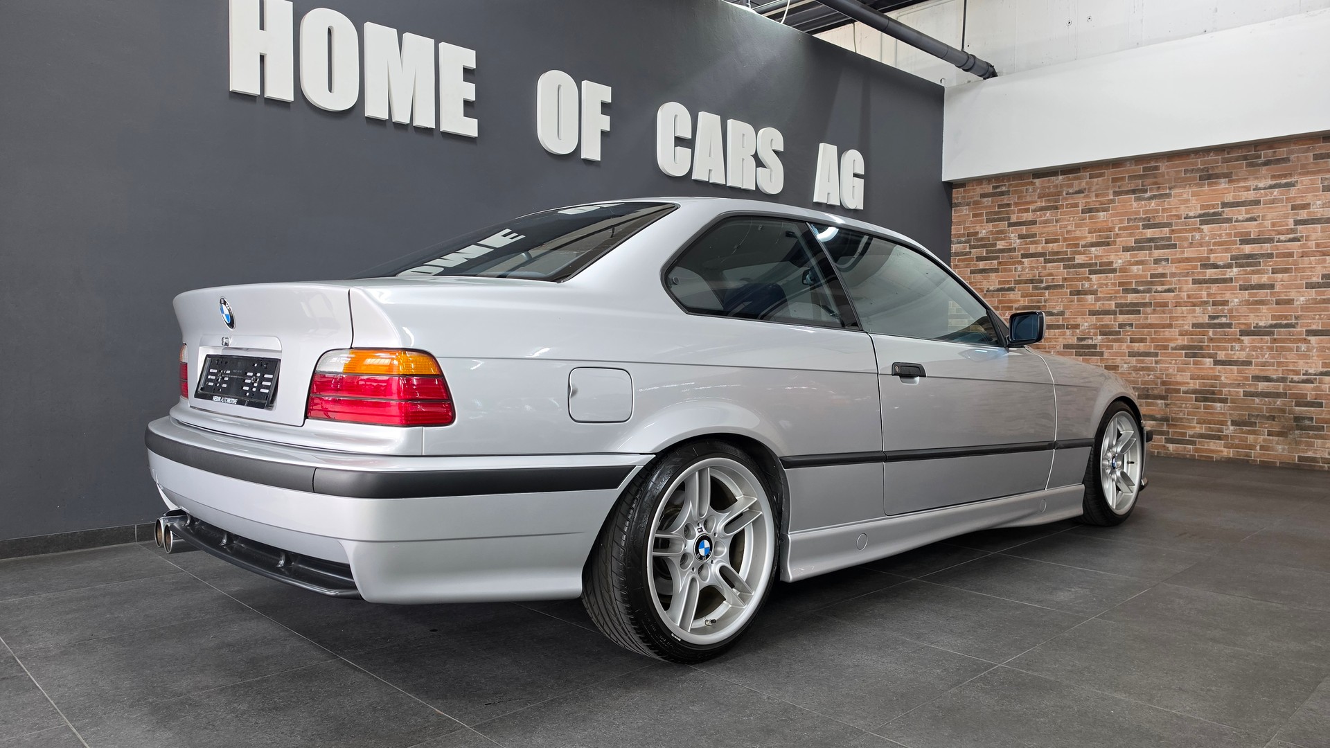 BMW 318iS Coupé-image-14