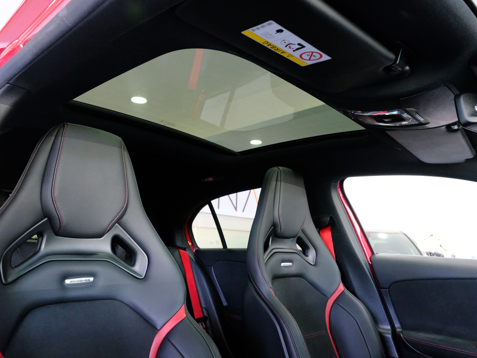MERCEDES-BENZ A 35 AMG 4Matic Speedshift-image-15