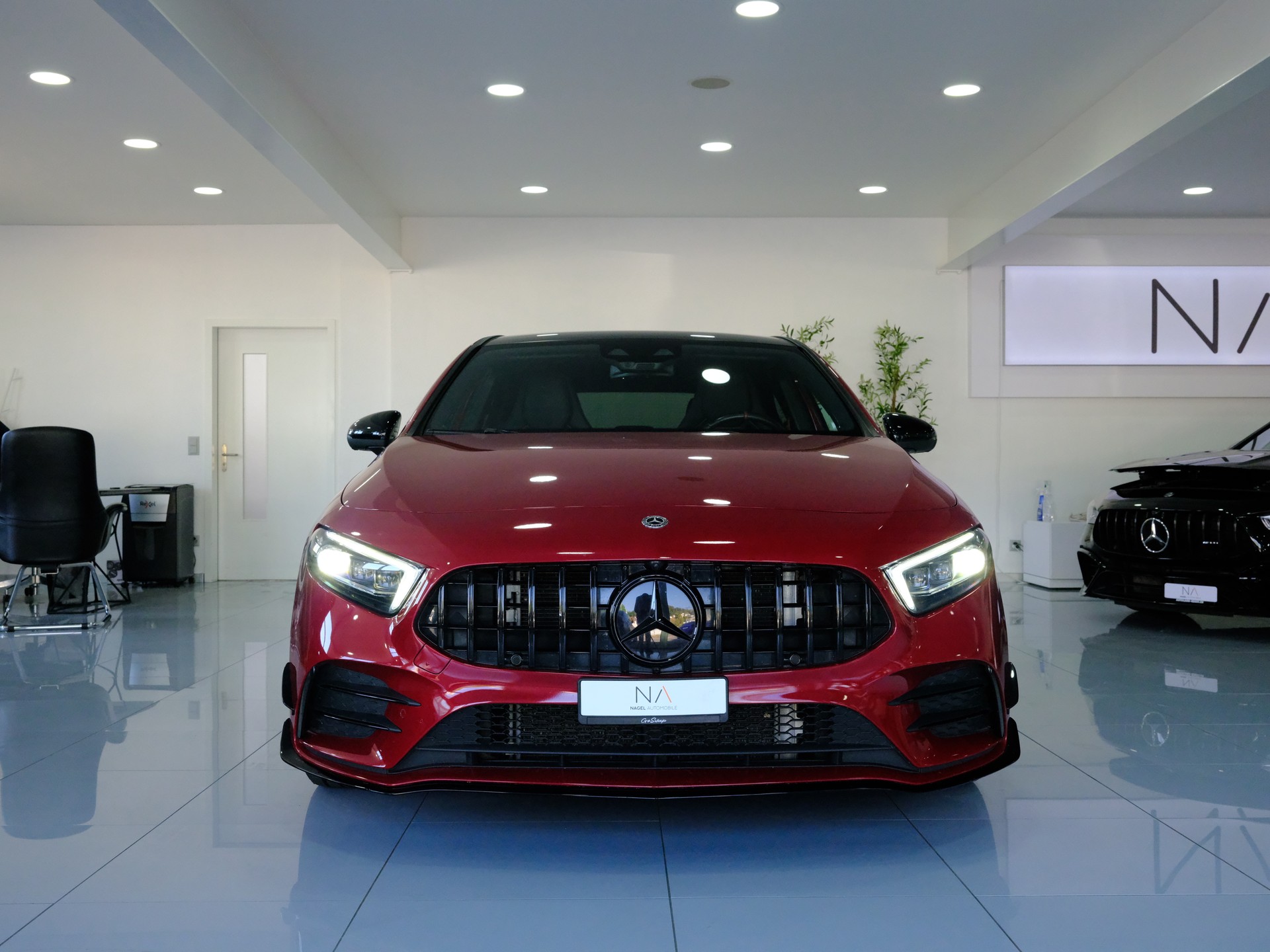 MERCEDES-BENZ A 35 AMG 4Matic Speedshift-showroom-element-2