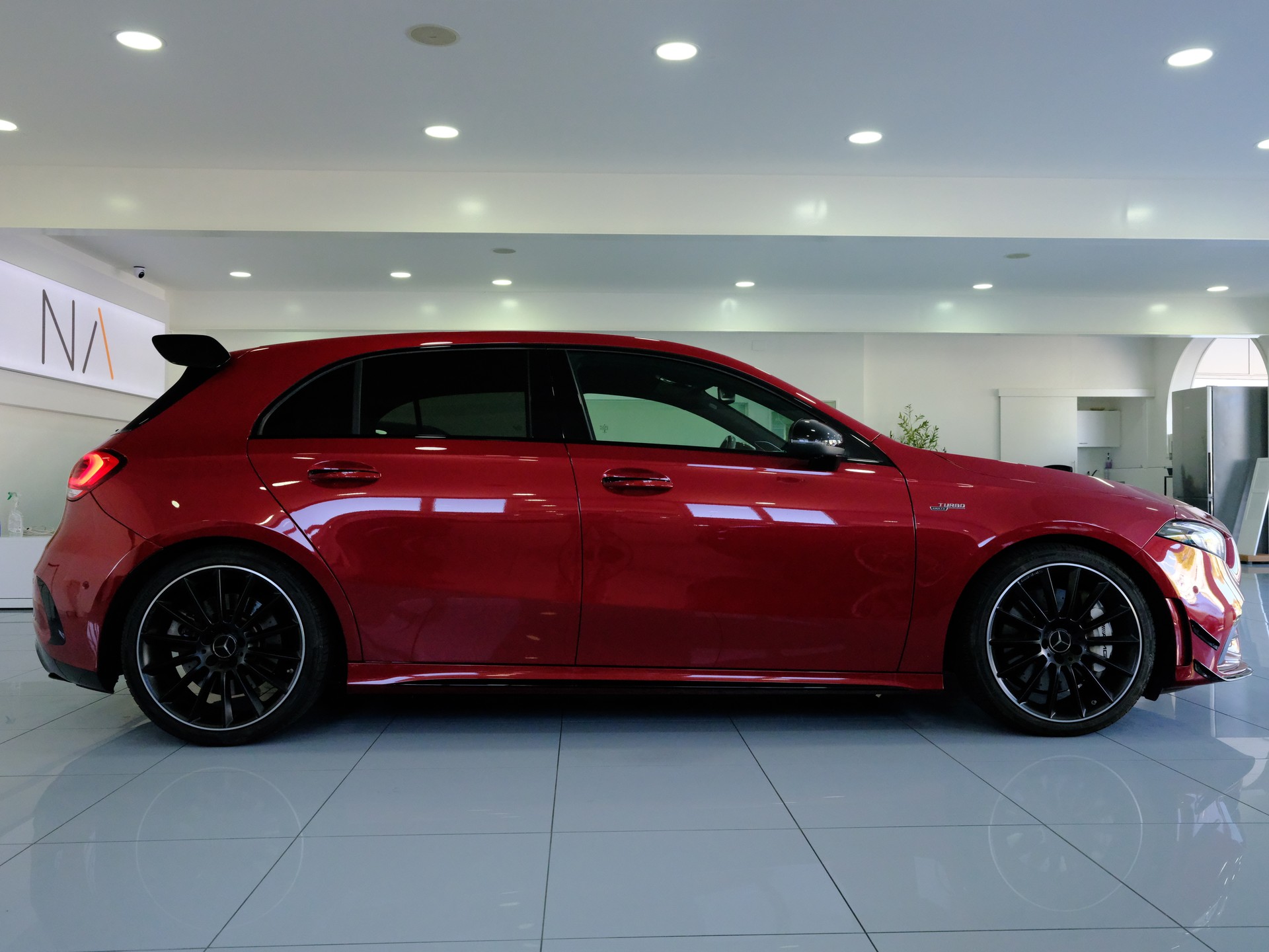 MERCEDES-BENZ A 35 AMG 4Matic Speedshift-image-7