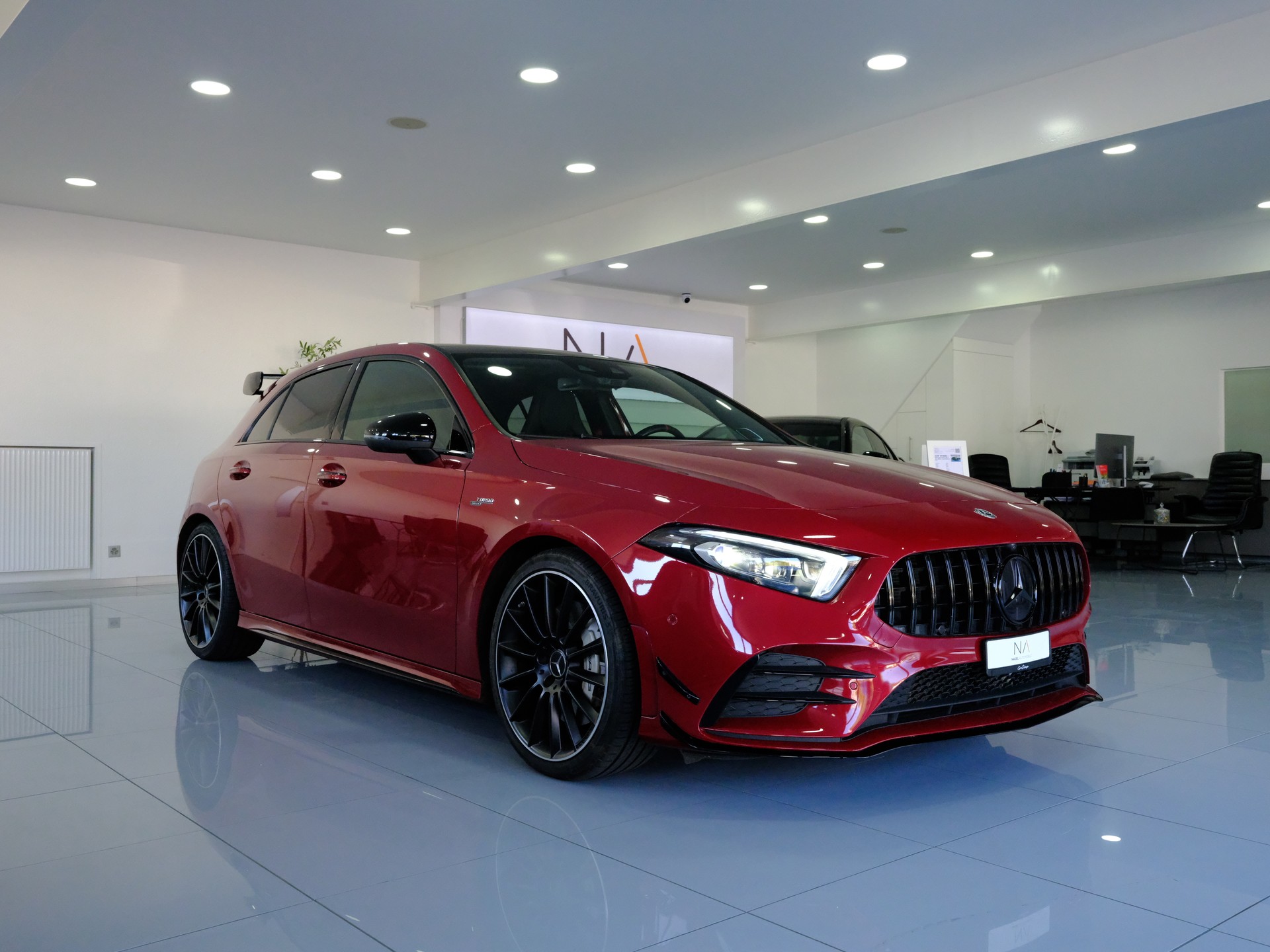 MERCEDES-BENZ A 35 AMG 4Matic Speedshift-showroom-element-1