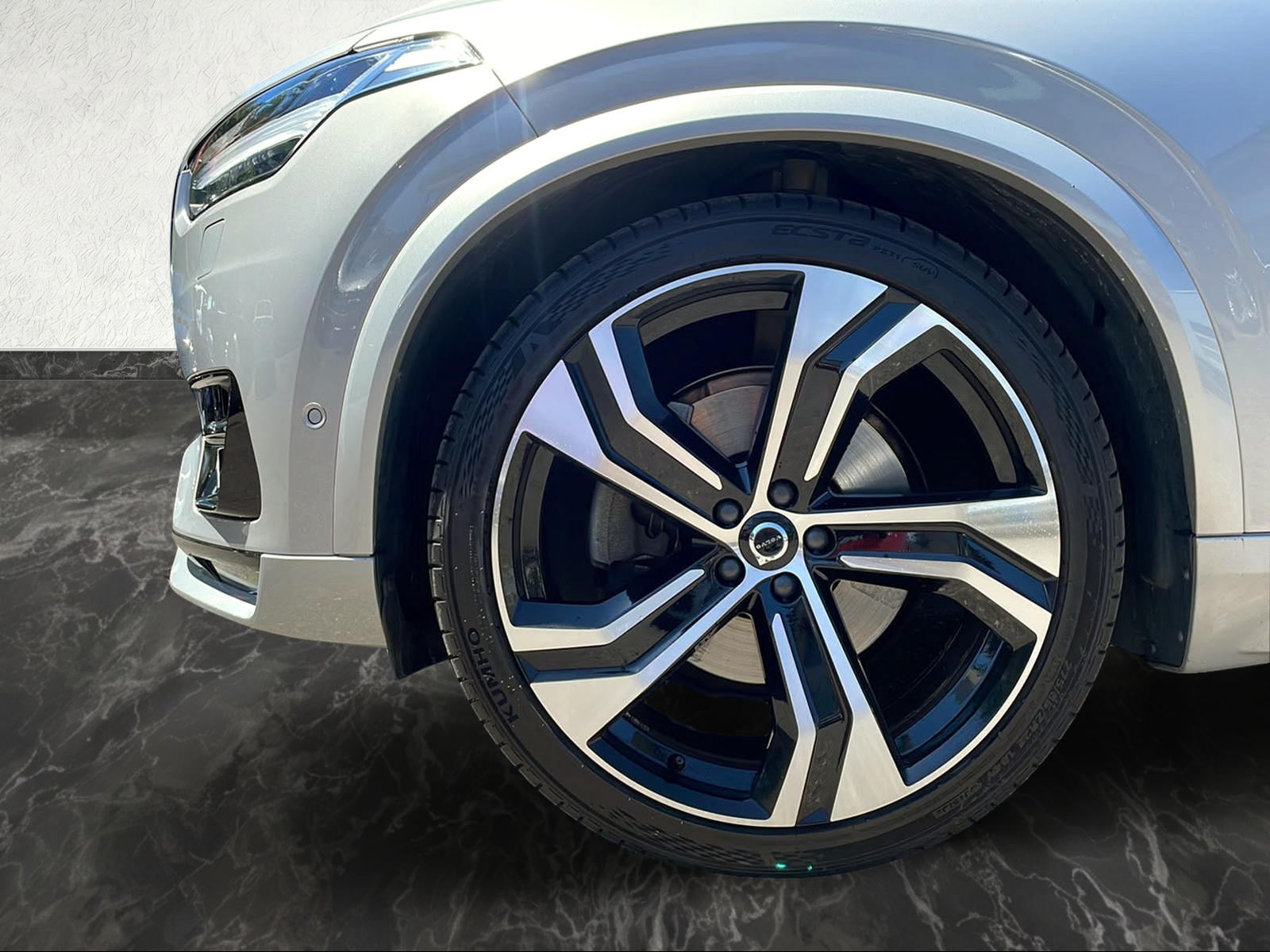 VOLVO XC90 B5 Diesel Mild Hybrid AWD Ultimate Dark Geartronic – CH-Fahrzeug | 7-SITZER | PANORAMA | 360° | H&K Sound |-image-8