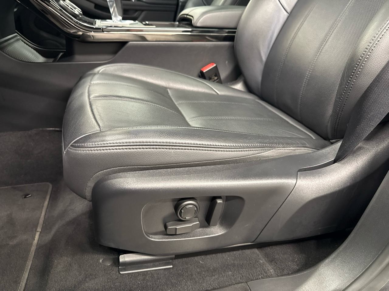 LAND ROVER Range Rover Evoque R-Dynamic D 200 MHEV SE AT9-image-4