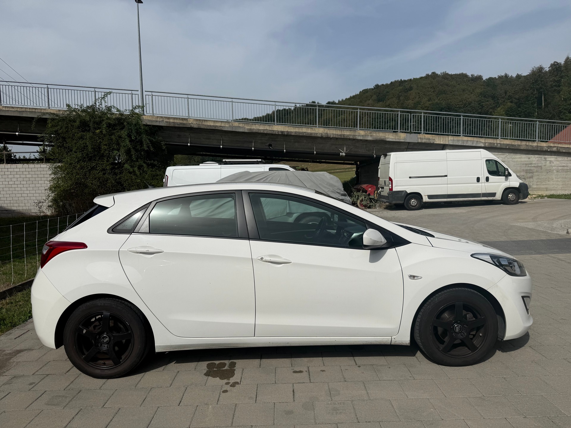 HYUNDAI i30-showroom-element-3