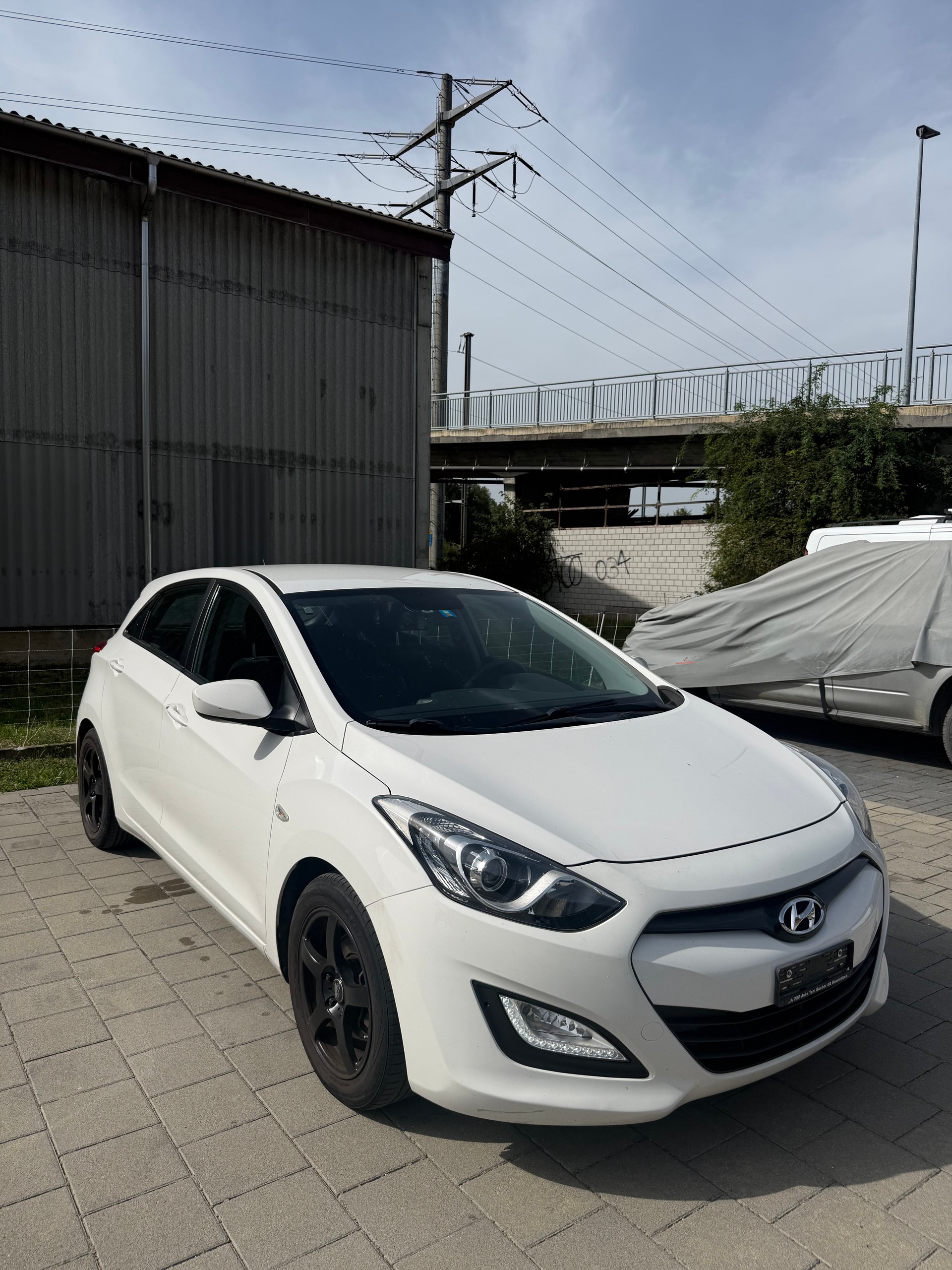 HYUNDAI i30-showroom-element-2