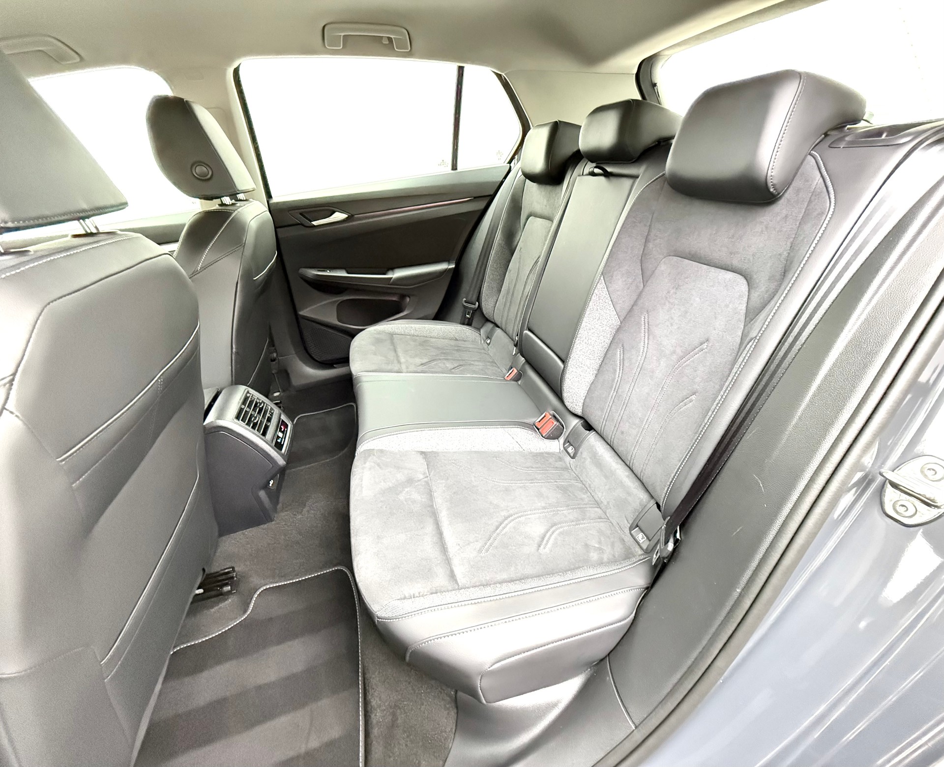 VW Golf 2.0 TDI Style DSG RÜCKFAHRKAMERA-image-16