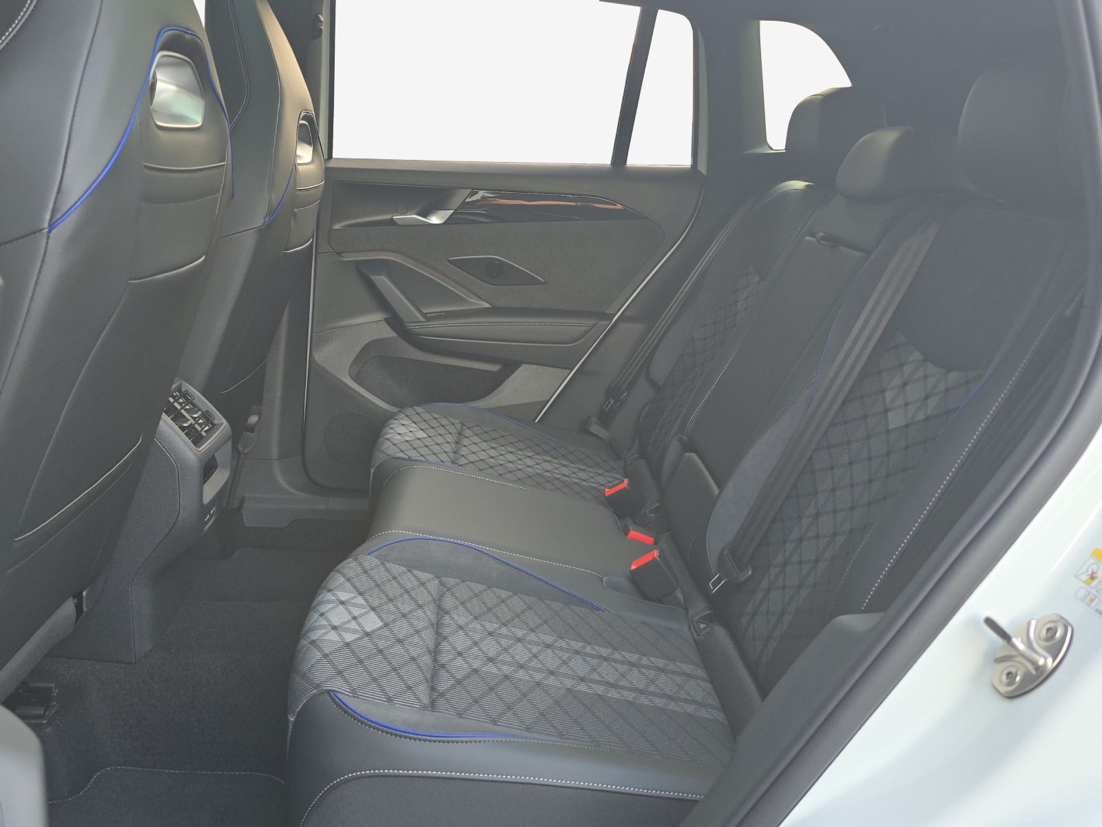 VW Tiguan 2.0 TSI DSG R-Line 4Motion-image-11