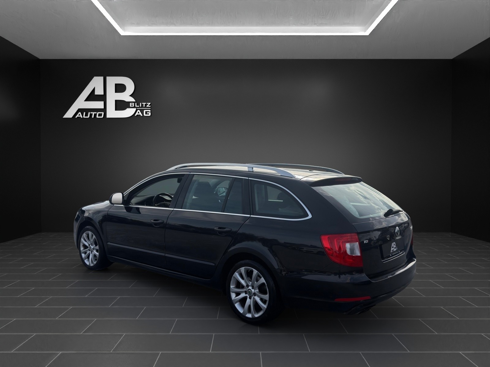 SKODA Superb Combi 2.0 TDi Ambition-showroom-element-2